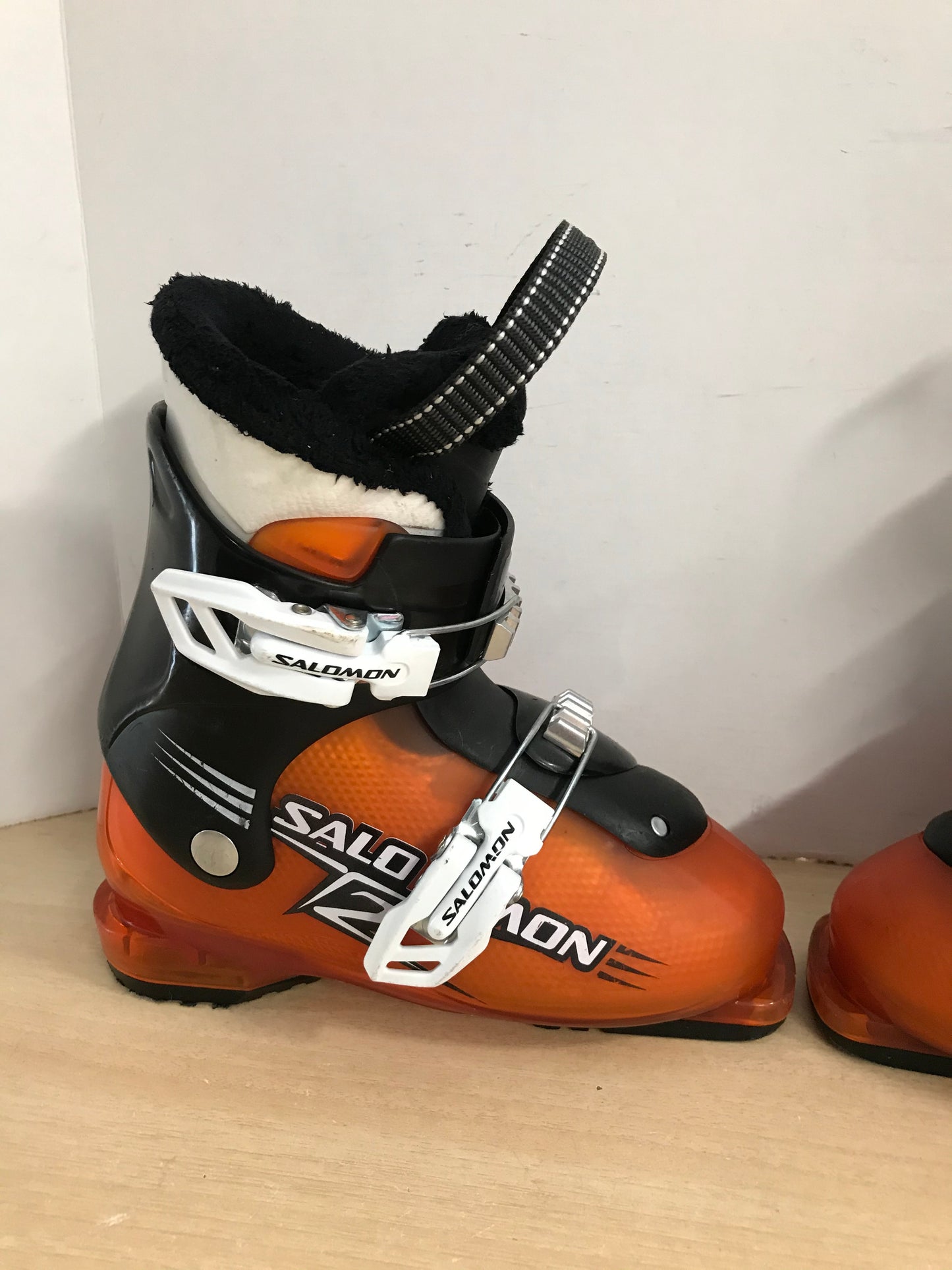 Ski Boots Mondo Size 20.0  Child Size 2 240 mm Salomon Black Tangerine