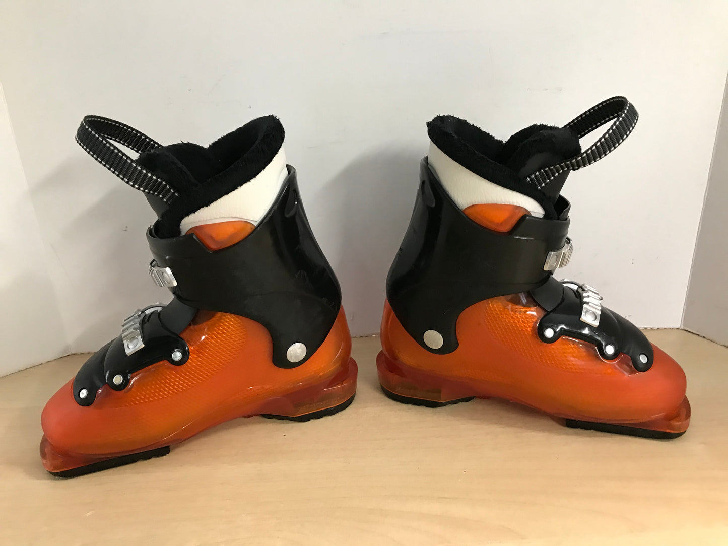 Ski Boots Mondo Size 20.0  Child Size 2 240 mm Salomon Black Tangerine