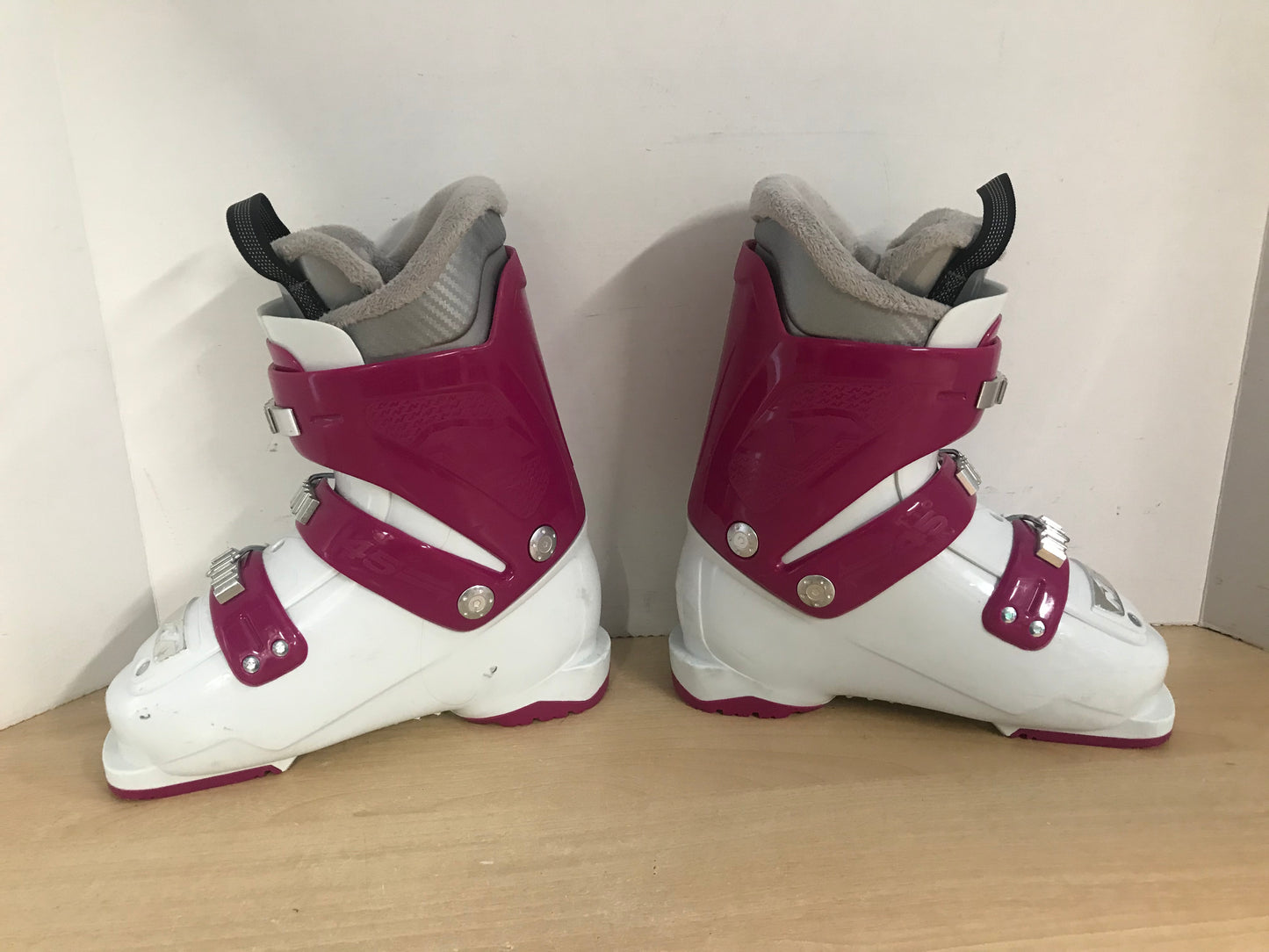 Ski Boots Mondo Size 21.5 Child Size 3-4 Shoe Size 255 mm Nordica Little Belle 3 White Pink Blue New Demo Model