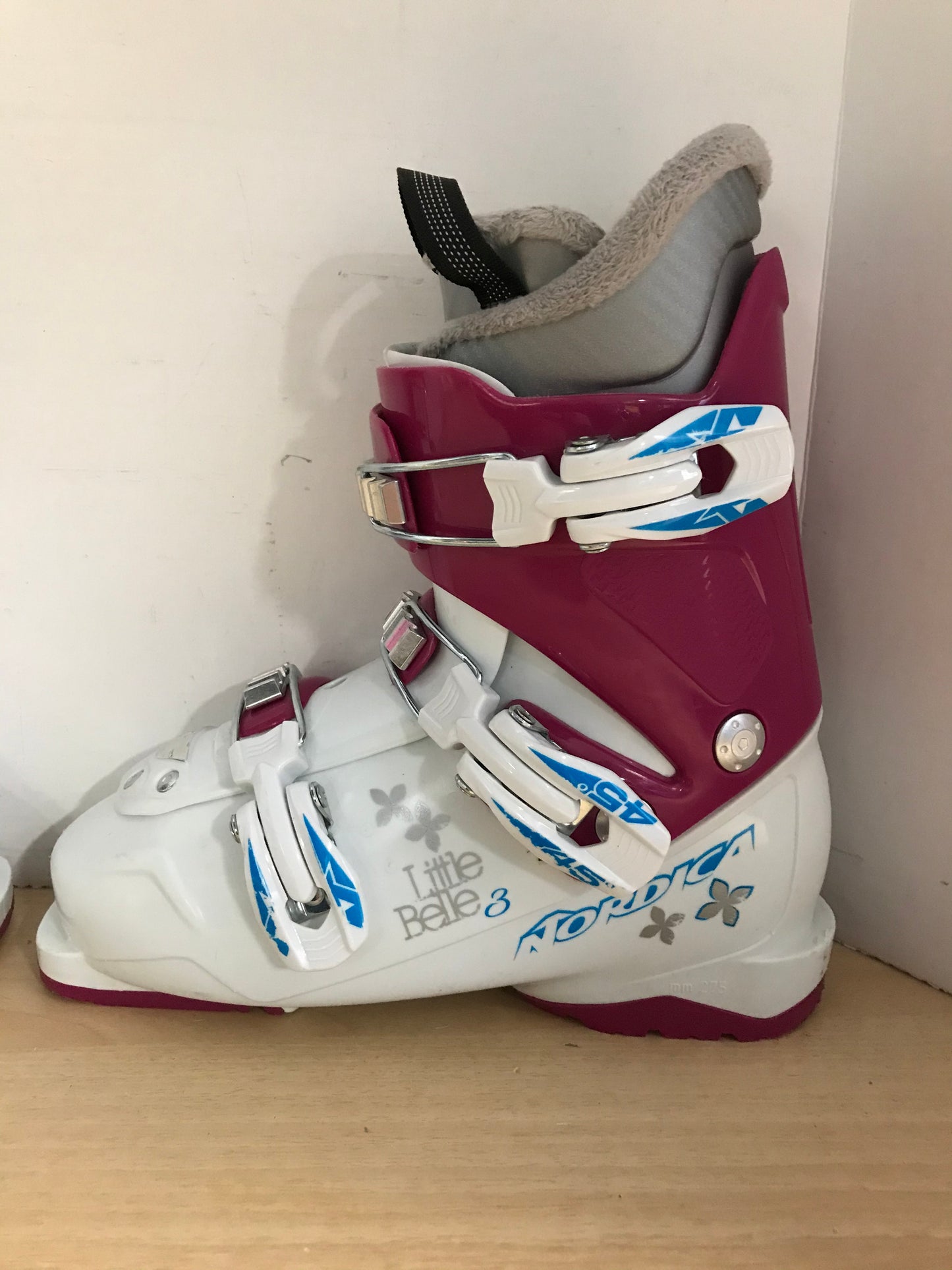 Ski Boots Mondo Size 22.0-23.5 Child Size 4-5.5 Youth 275 mm Nordica Little Belle 3 Fushia White Excellent