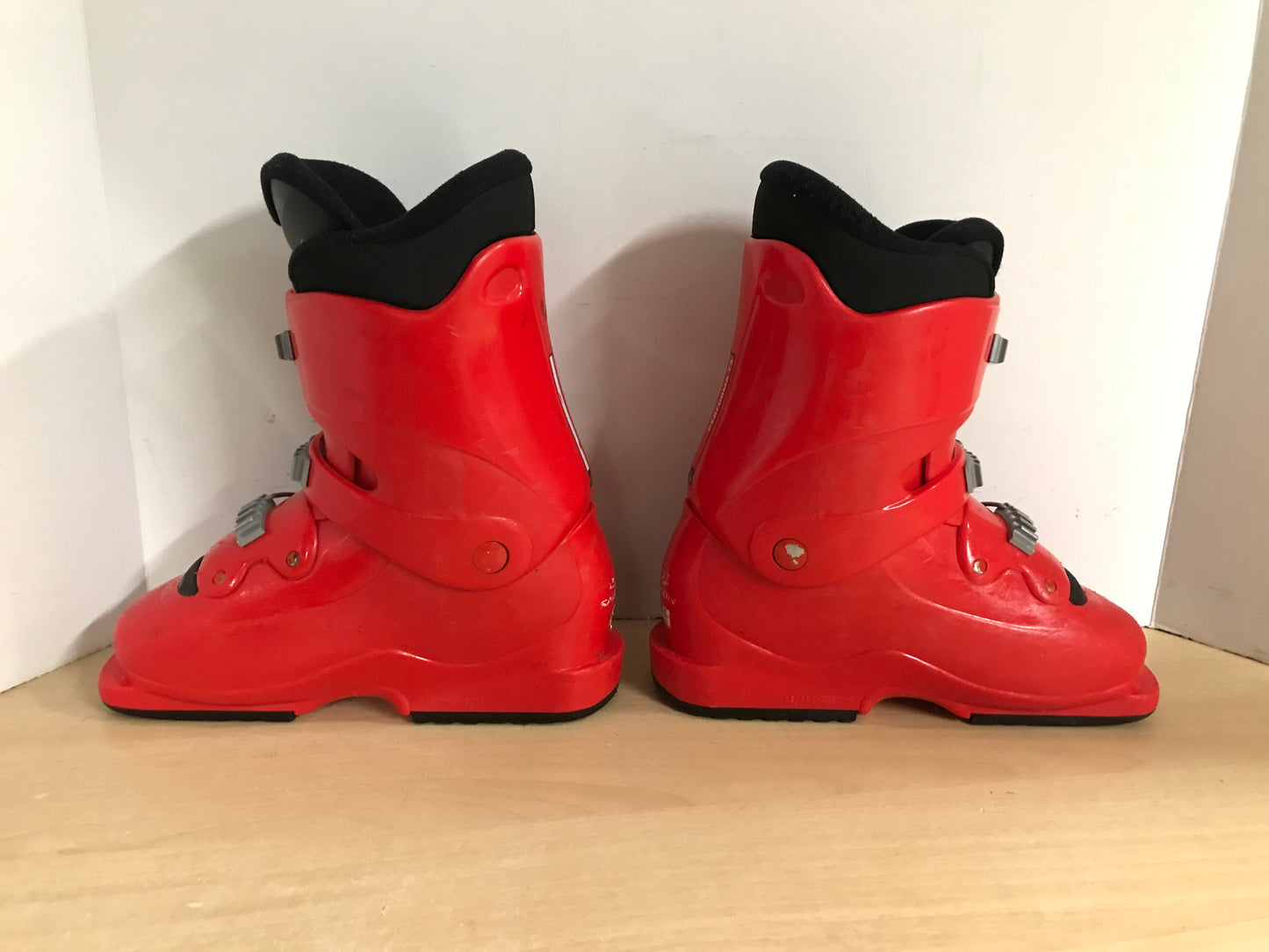 Ski Boots Mondo Size 22.0  Child Size 3-4 266 mm Salomon Red Black Minor Wear
