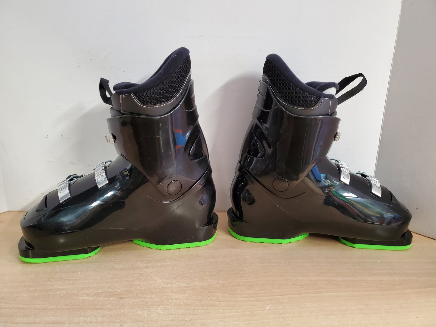 Ski Boots Mondo Size 22.5 Child Shoe Size 4 Mondo 265 mm Rossignol Black Lime New With Tags