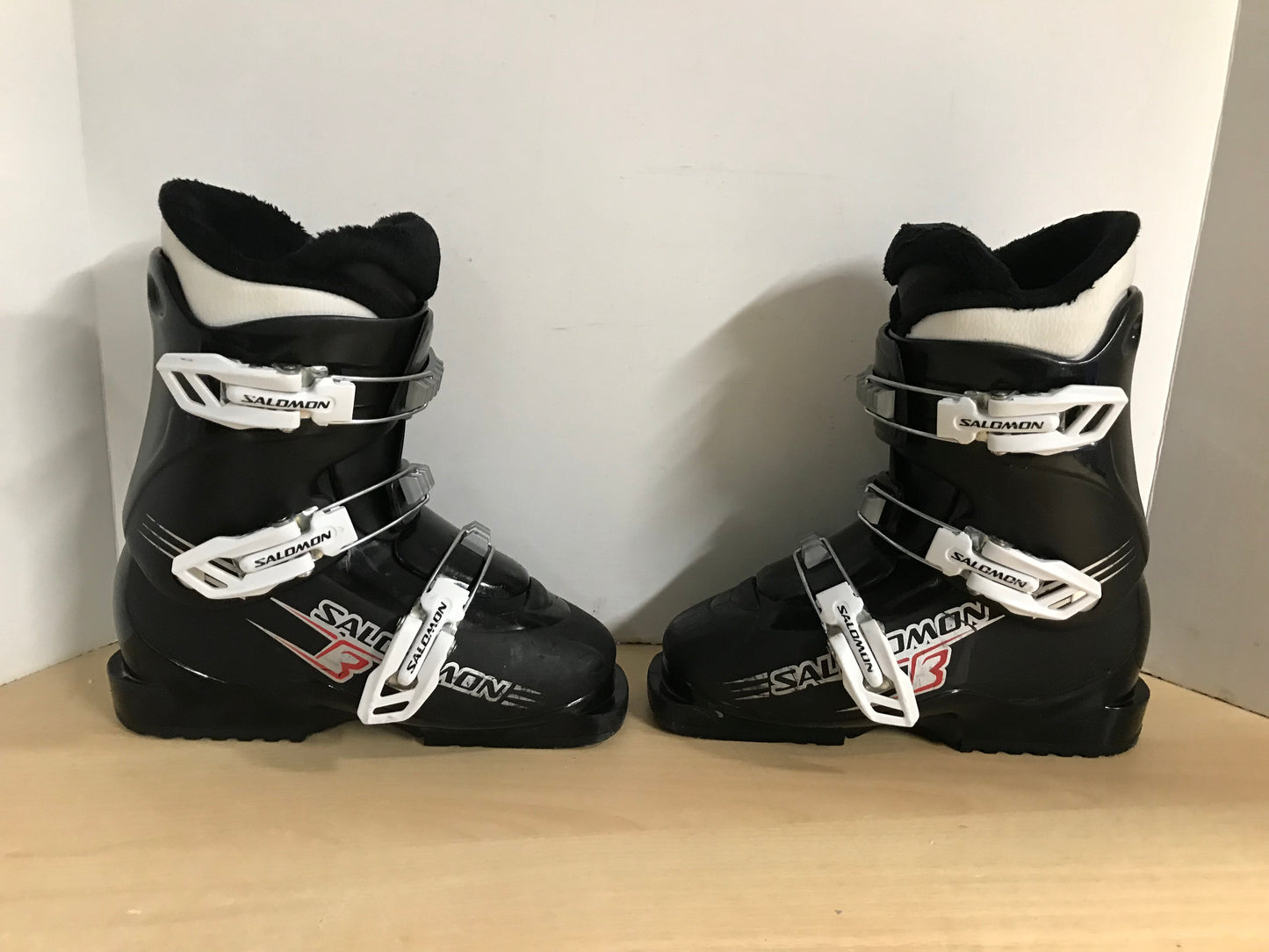 Ski Boots Mondo Size 22.5  Child Size 4-5 268 mm Salomon Black White Excellent