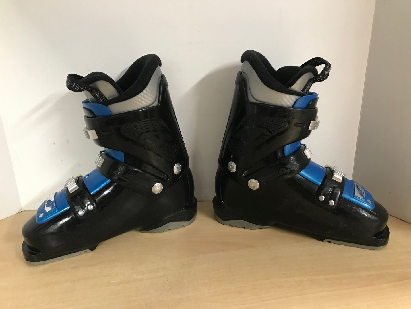 Ski Boots Mondo Size 22.5 Child Size 4-5 275 mm Nordica FireArrow Black Blue Lime Excellent