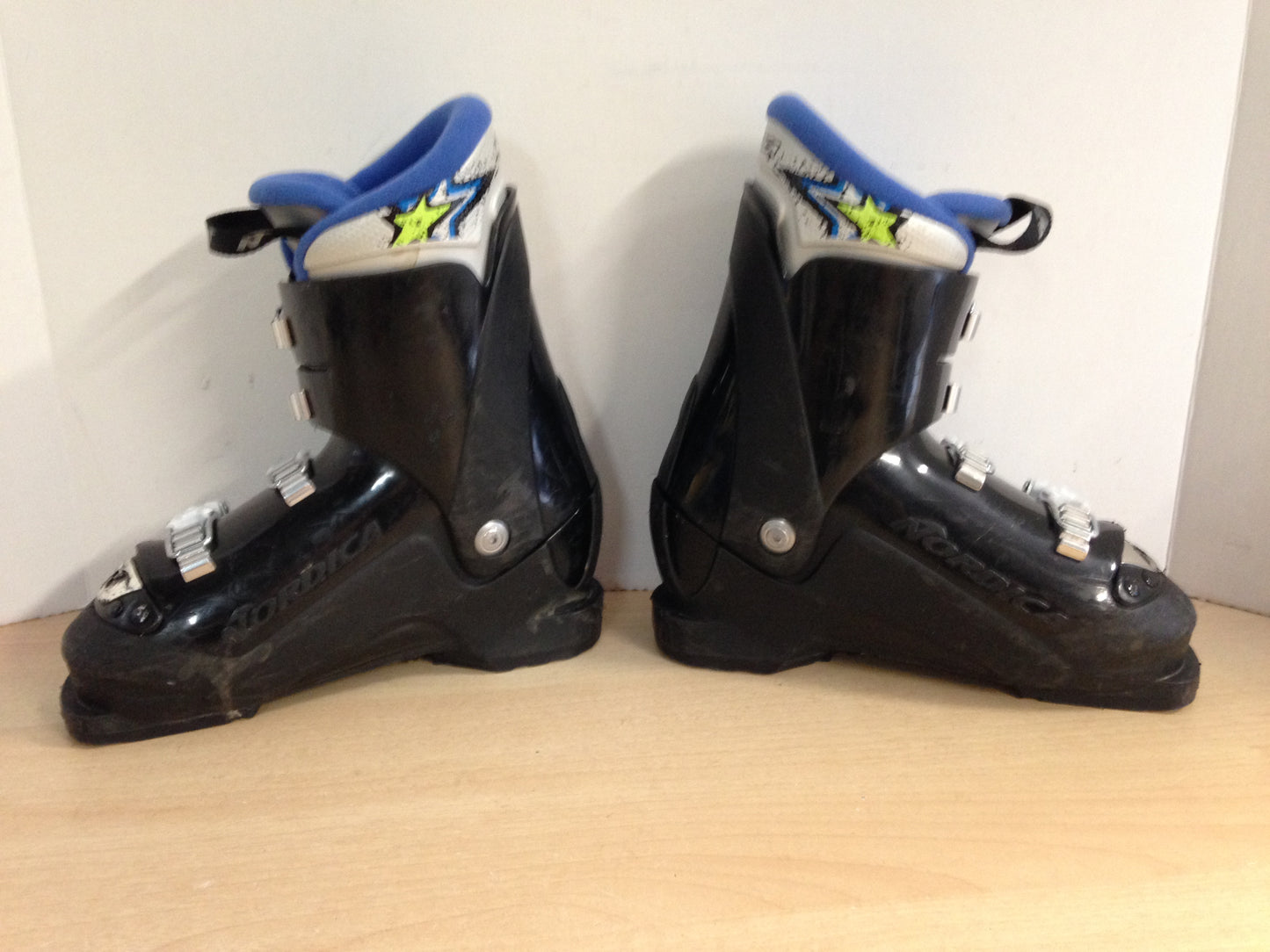 Ski Boots Mondo Size 22.5 Child Size 4 mm 268 Noridca Blue Black