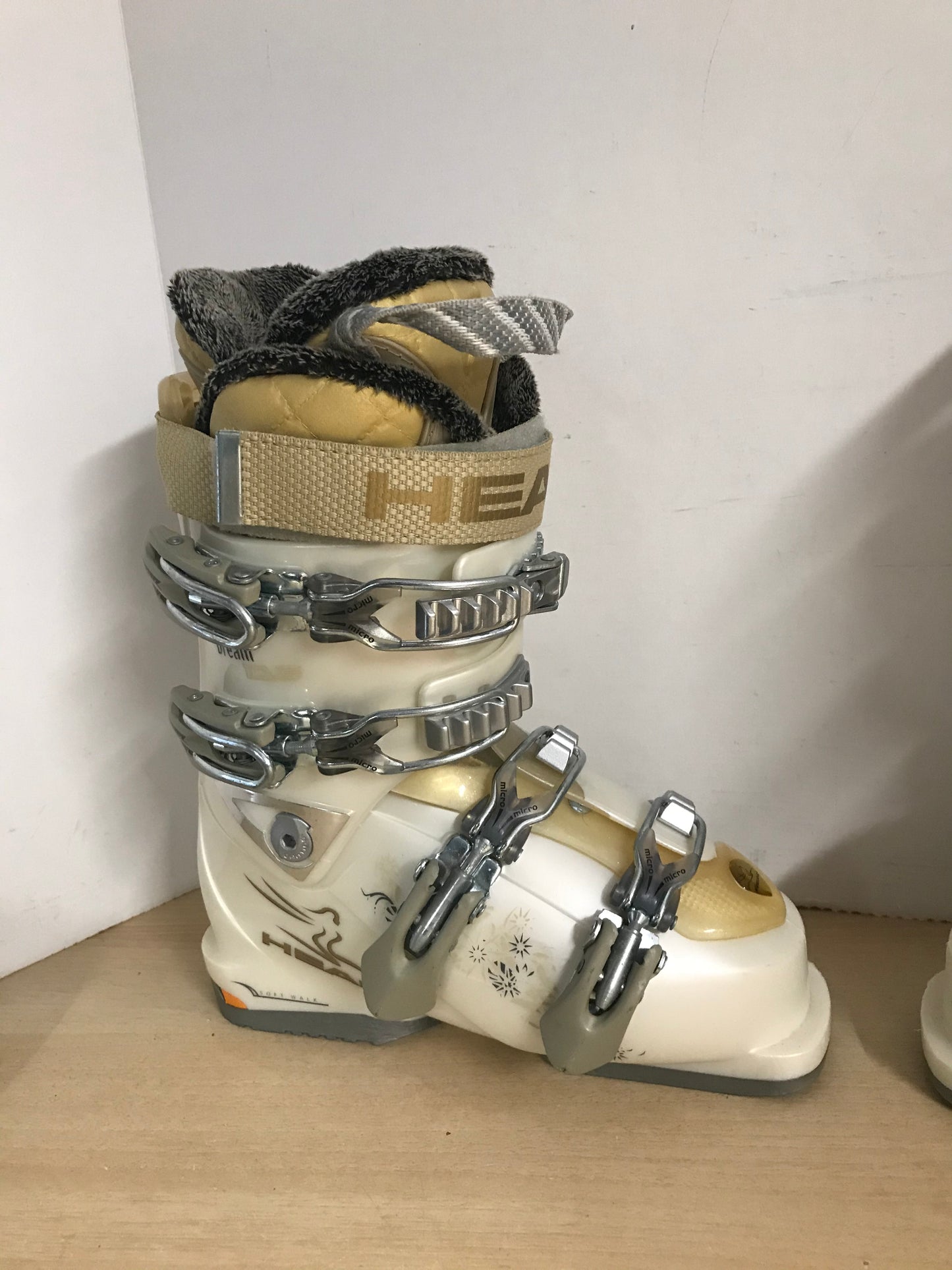 Ski Boots Mondo Size 22.5 Ladies Size 5 269 mm Head Dream Vanilla and Gold Excellent PT 3440