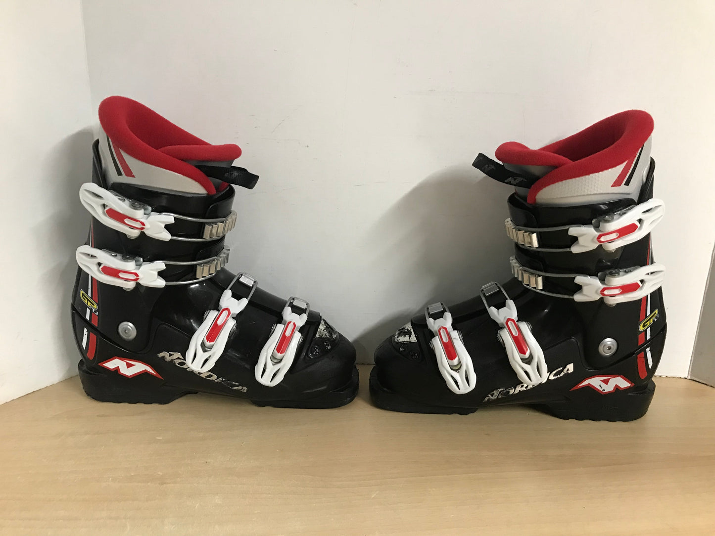 Ski Boots Mondo Size 23.0  Child Size 5-6 270 mm Nordica Black Red White Minor Wear