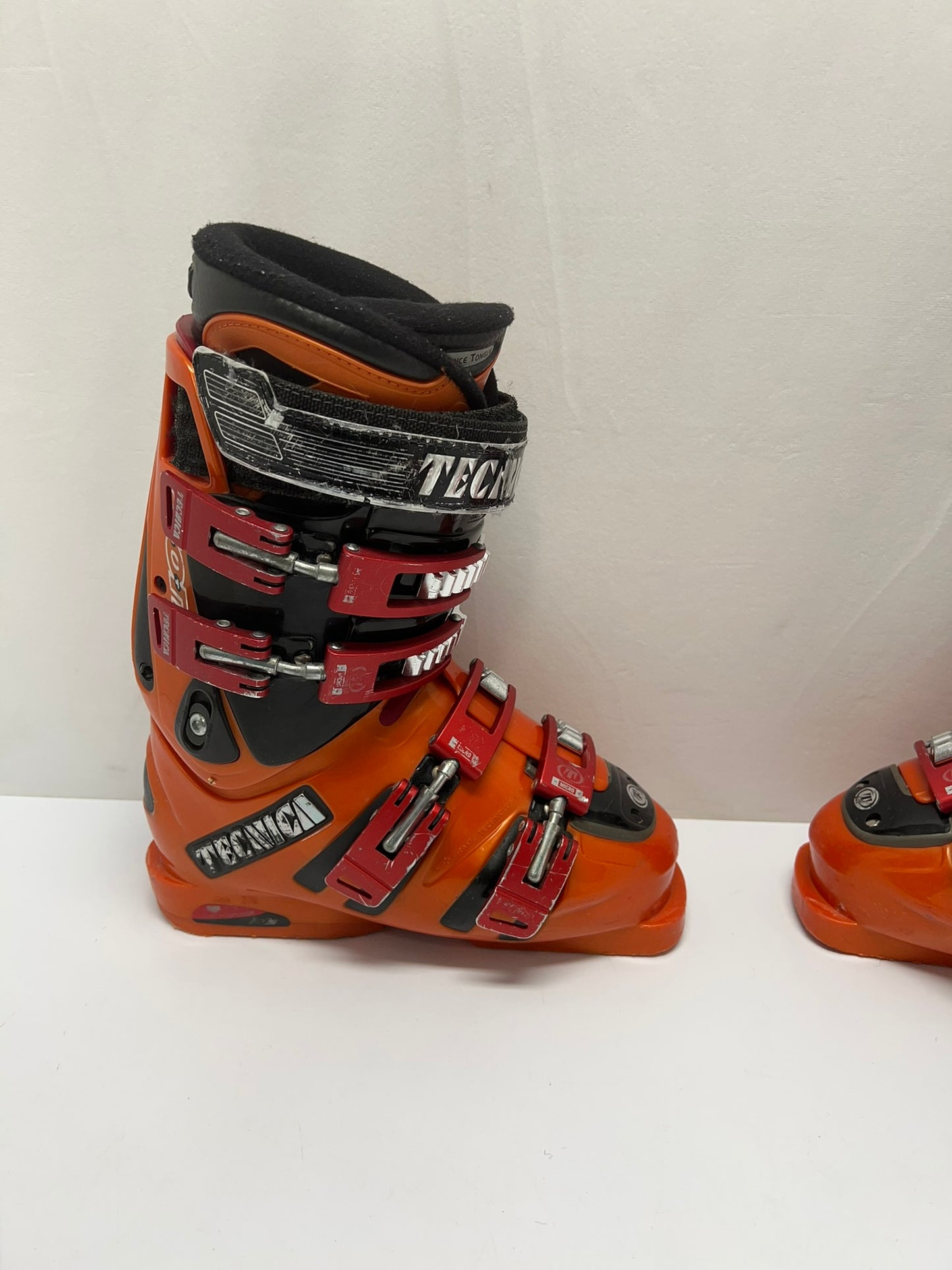 Ski Boots Mondo Size 23.0 Men's Size 5 Ladies Size 6 Tecnica Tangerine Black
