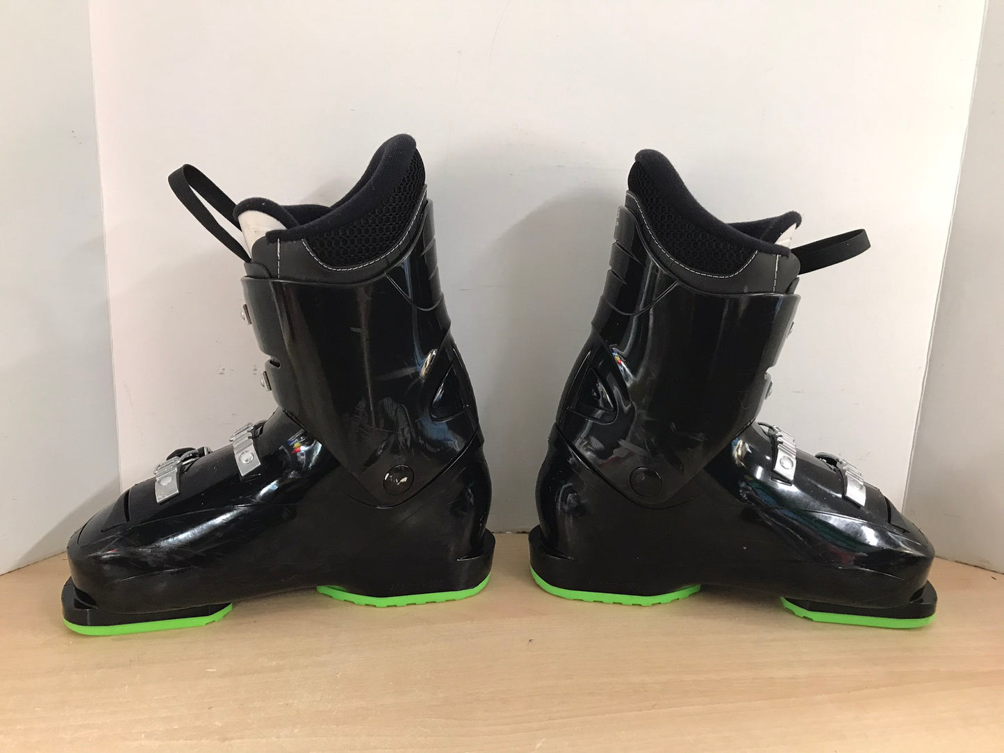 Ski Boots Mondo Size 23.5 Child Size 5 Shoe Size 262 mm Rossignol Black Lime New Demo Model