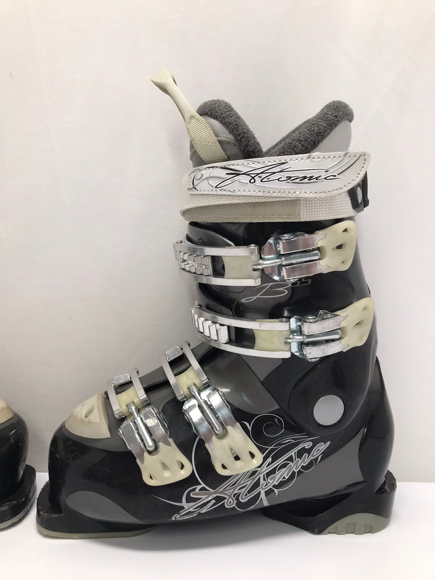 Ski Boots Mondo Size 23.5 Ladies Size 6.5 Atomic Super Comfort Black Silver
