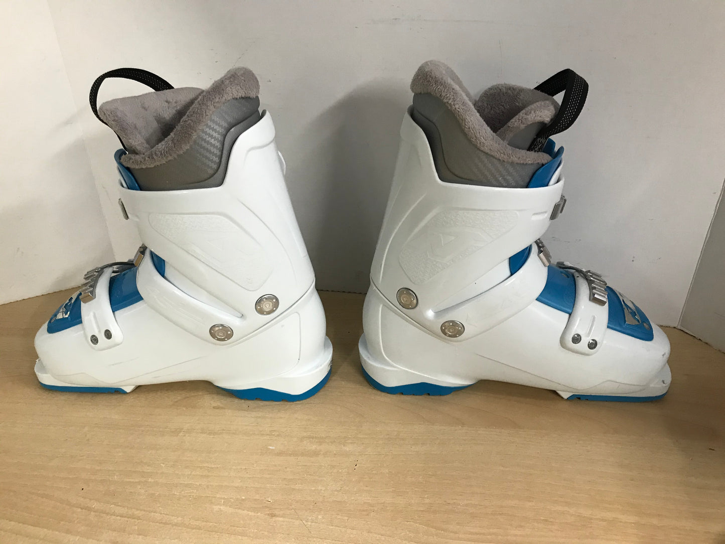 Ski Boots Mondo Size 23.5 Ladies Size 6 275 mm Nordica FireArrow White Blue