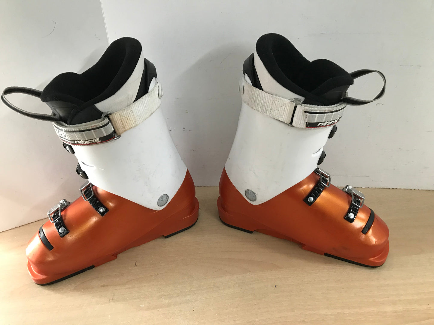 Ski Boots Mondo Size 23.5 Men's Size 5 Ladies Size 6 275 mm Rossignol Bronze White Black