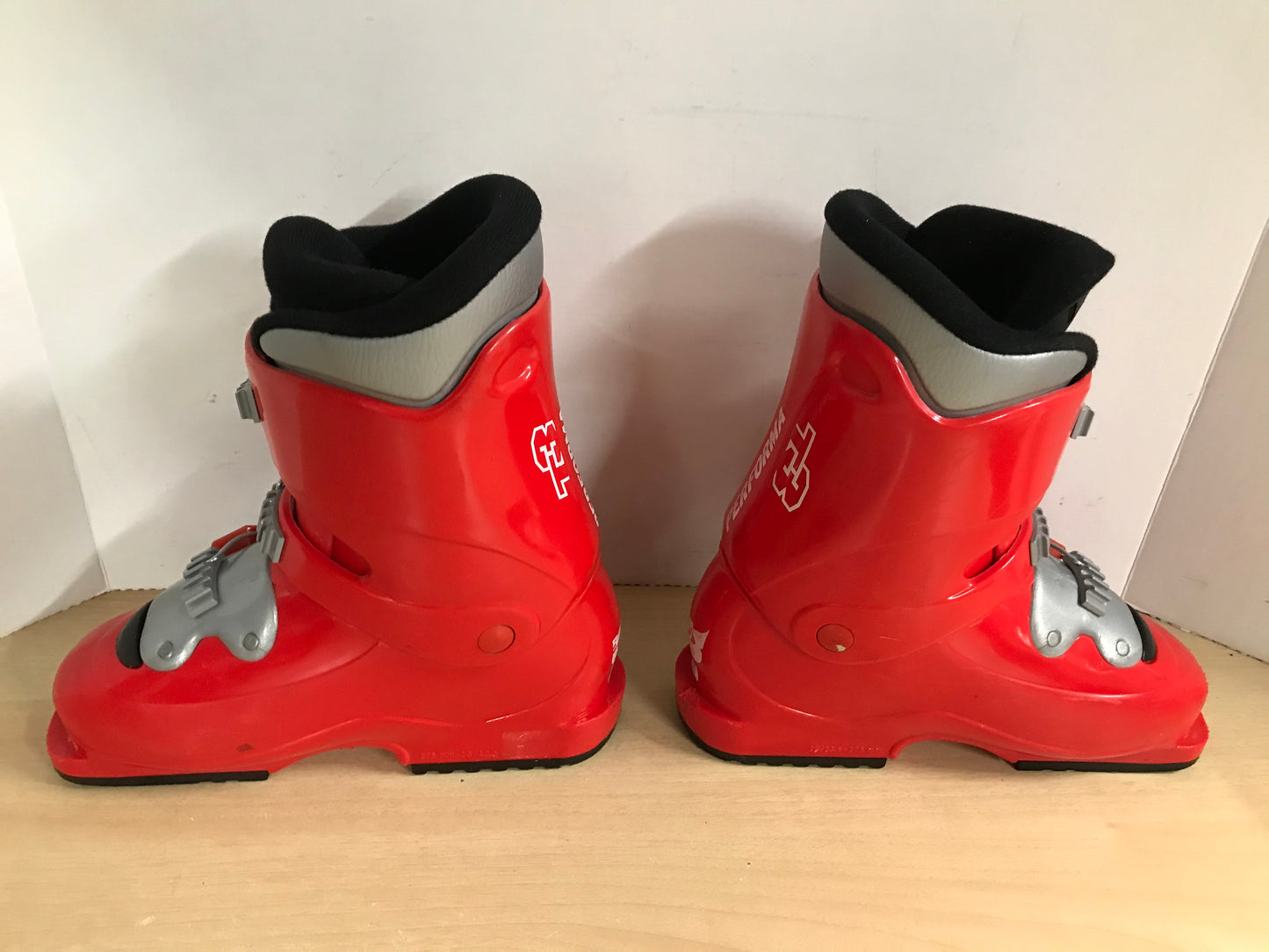 Ski Boots Mondo Size 23.5  Men's Size 5 Ladies Size 6 276 mm Salomon Performa Red