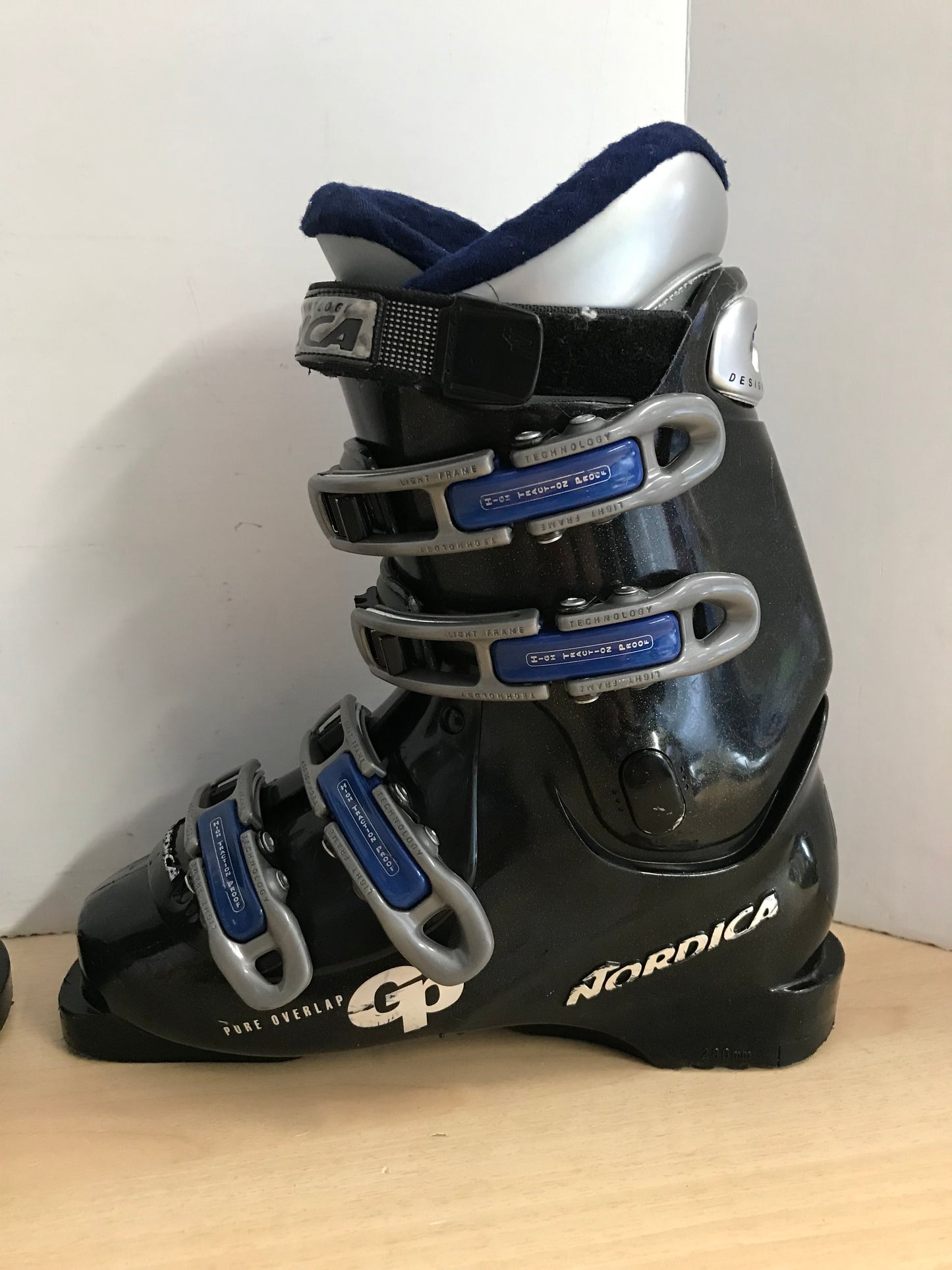 Ski Boots Mondo Size 24.0  Men's Size 6 Ladies Size 7 280 mm Norica GP Black Blue Glitter