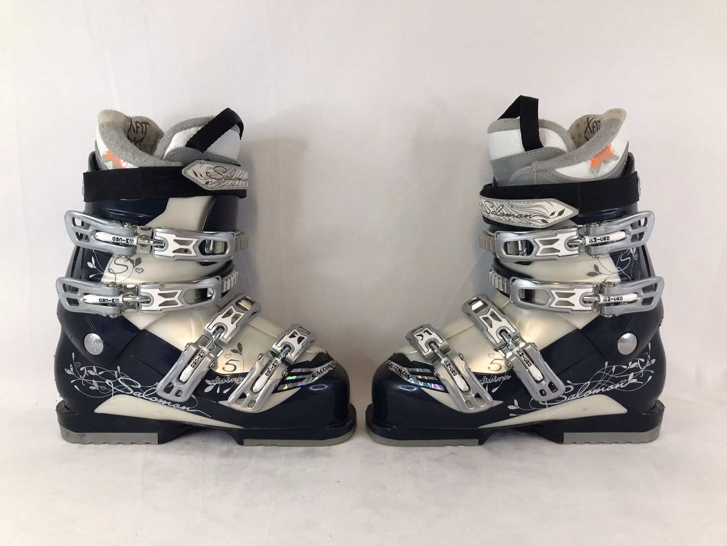 Ski Boots Mondo Size 24.5 Ladies Size 7.5 288 mm Salomon Navy and Oyster Pearl Excellent