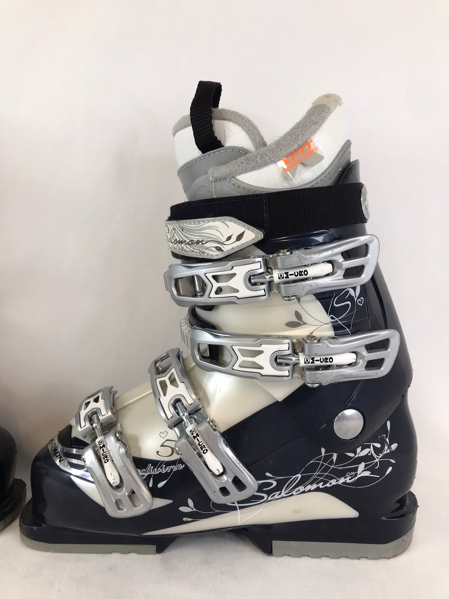 Ski Boots Mondo Size 24.5 Ladies Size 7.5 288 mm Salomon Navy and Oyster Pearl Excellent