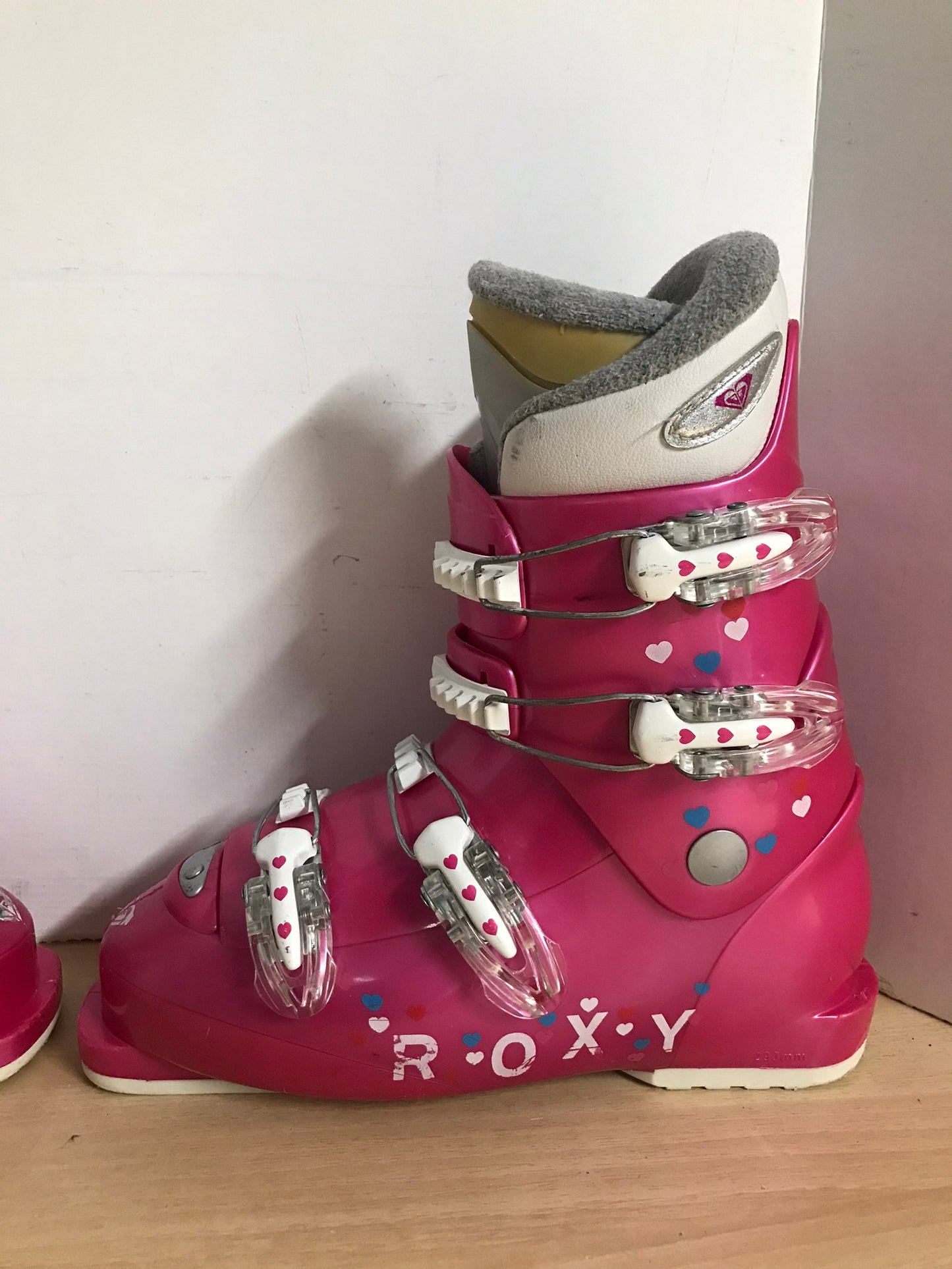 Ski Boots Mondo Size 25.5 Ladies Size 8 293 mm Roxy Fushia White