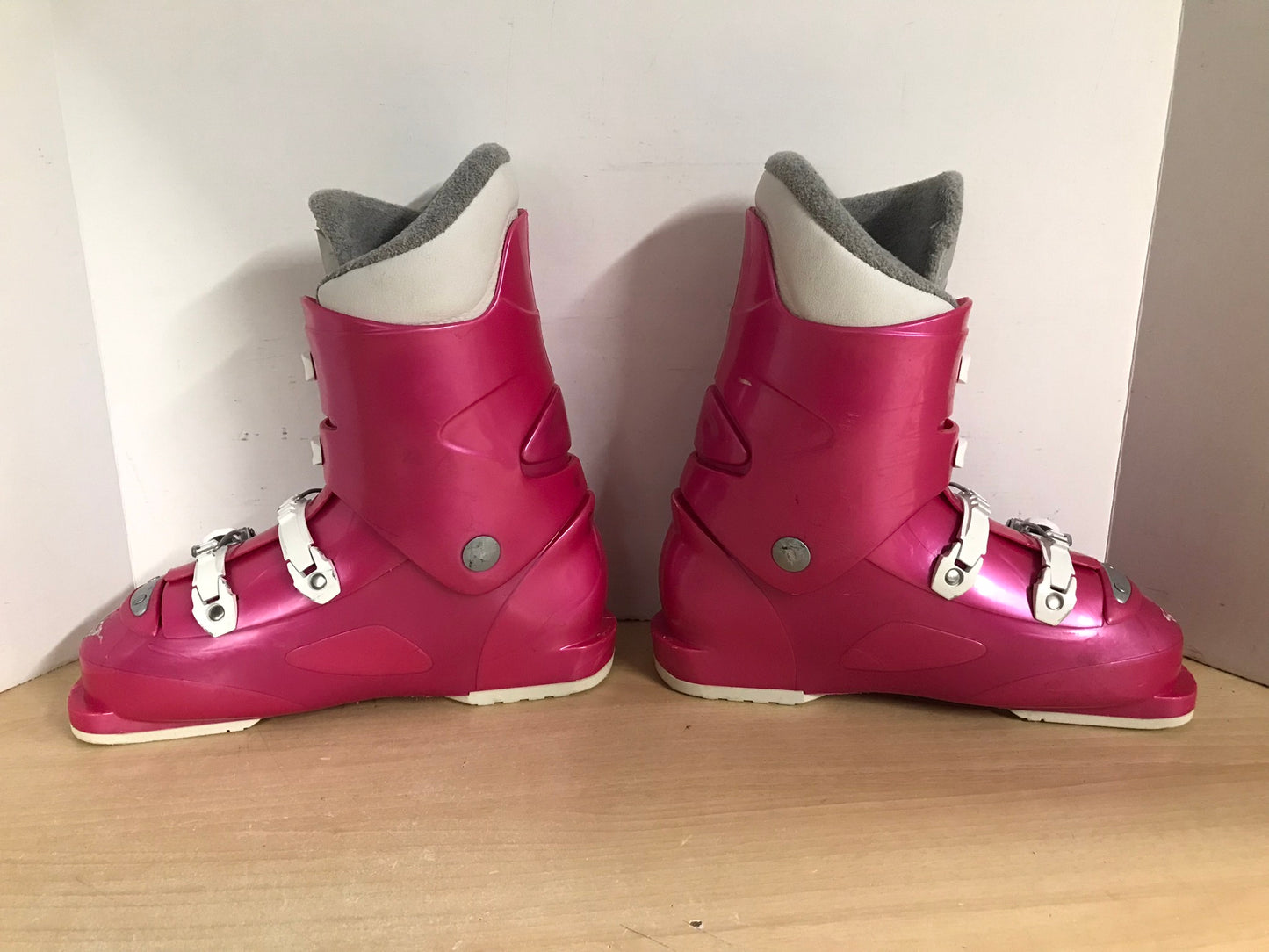Ski Boots Mondo Size 25.5 Ladies Size 8 293 mm Roxy Fushia White