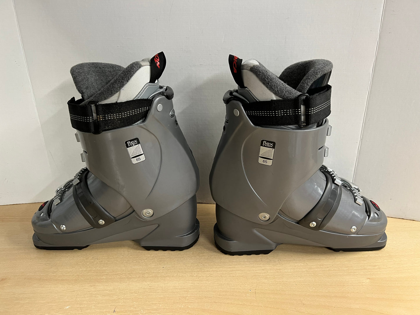 Ski Boots Mondo Size 25.5 Men's Size 7.5  Ladies Size 8.5 295 mm Nordica F9 Excellent