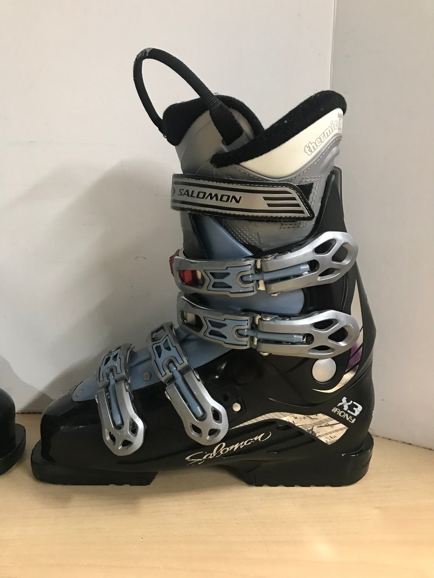 Ski Boots Mondo Size 25.5  Men's Size 7.5 Ladies Size 8.5 Salomon X3 Black Blue