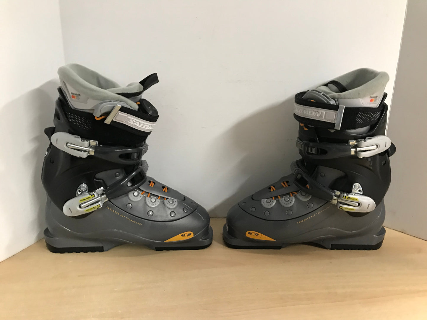 Ski Boots Mondo Size 25.5 Salomon Advance Fit Men's Size 7.5 Ladies 8.5 298 mm Grey Black Yellow Excellent As New