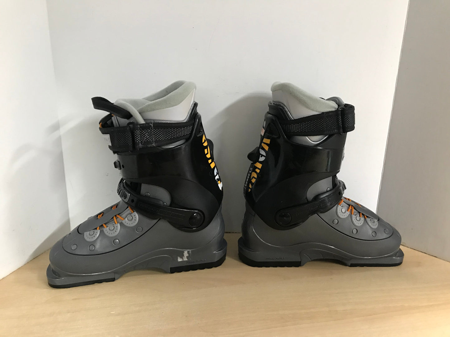 Ski Boots Mondo Size 25.5 Salomon Advance Fit Men's Size 7.5 Ladies 8.5 298 mm Grey Black Yellow Excellent As New