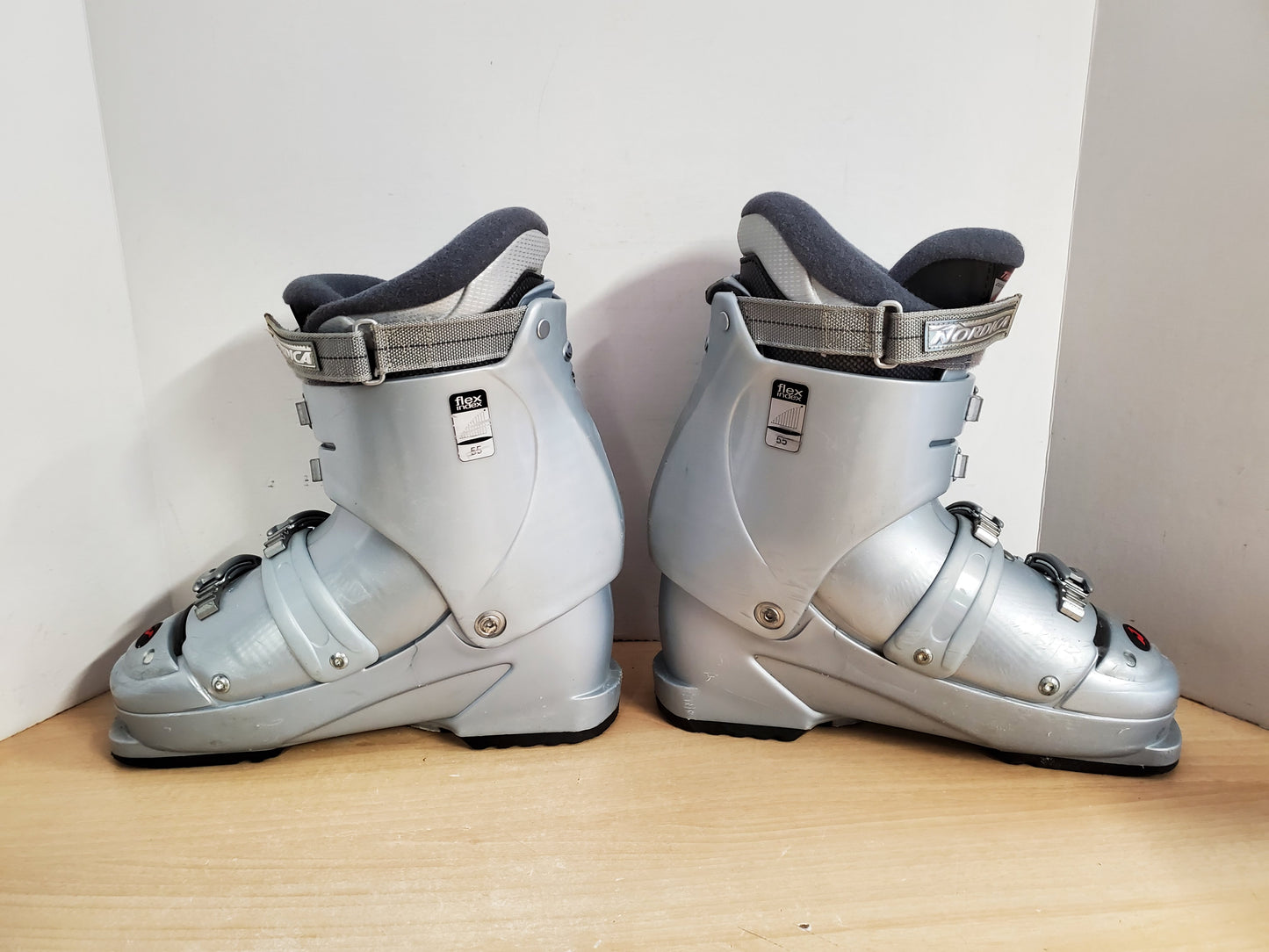 Ski Boots Mondo Size 26.0 Men's Size 8 Ladies Size 9 305 mm Nordica Grey Blue