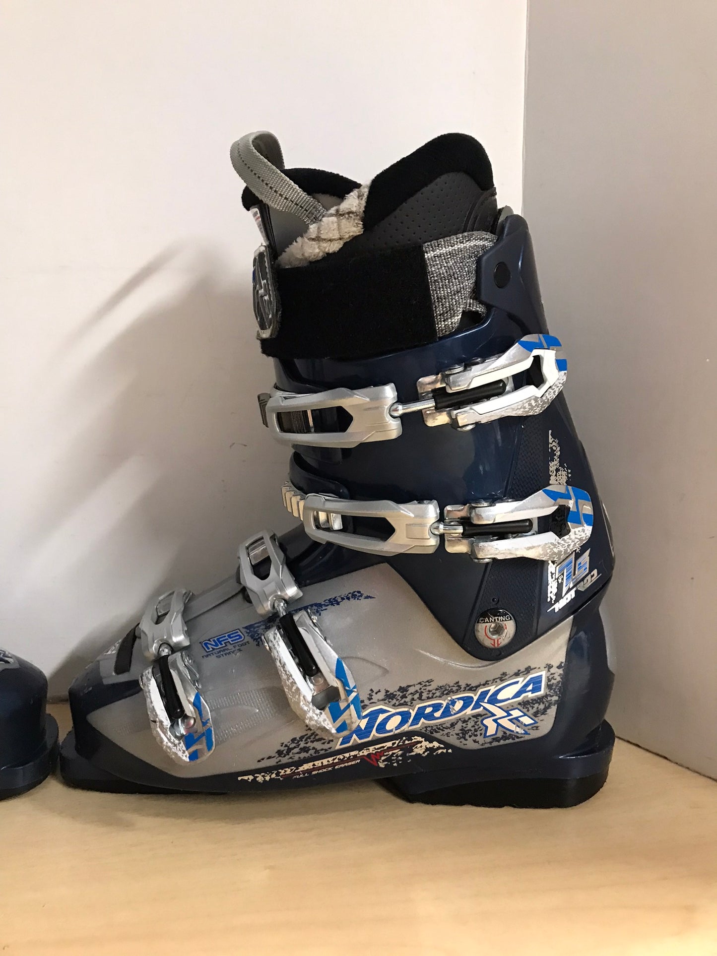 Ski Boots Mondo Size 26.5 Men's Size 8.5 Ladies 9.5 305 mm Nordica Full Shock Blue Grey