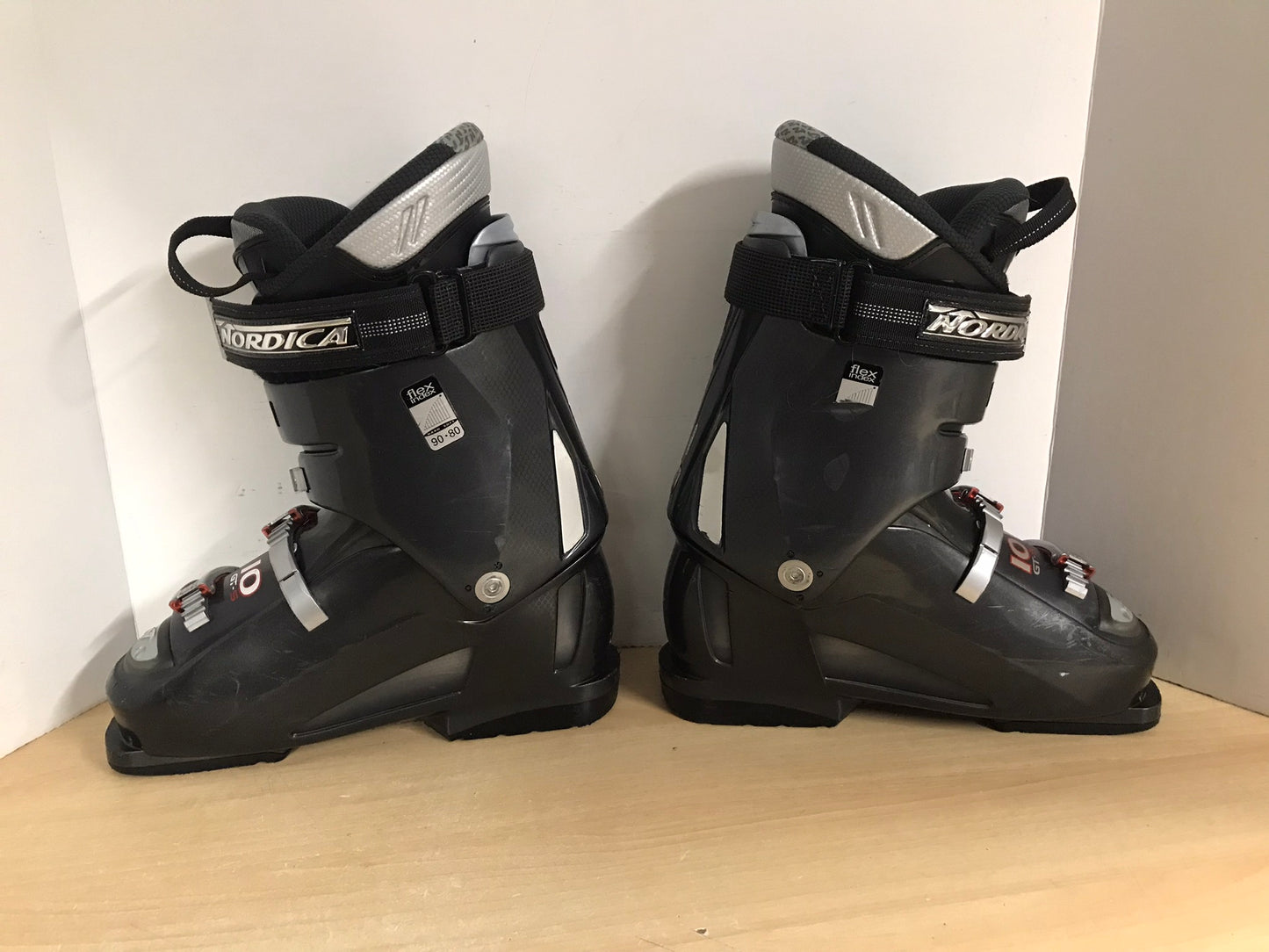 Ski Boots Mondo Size 26.5 Men's Size 8.5 Ladies Size 9.5 305 mm Nordica Slide In