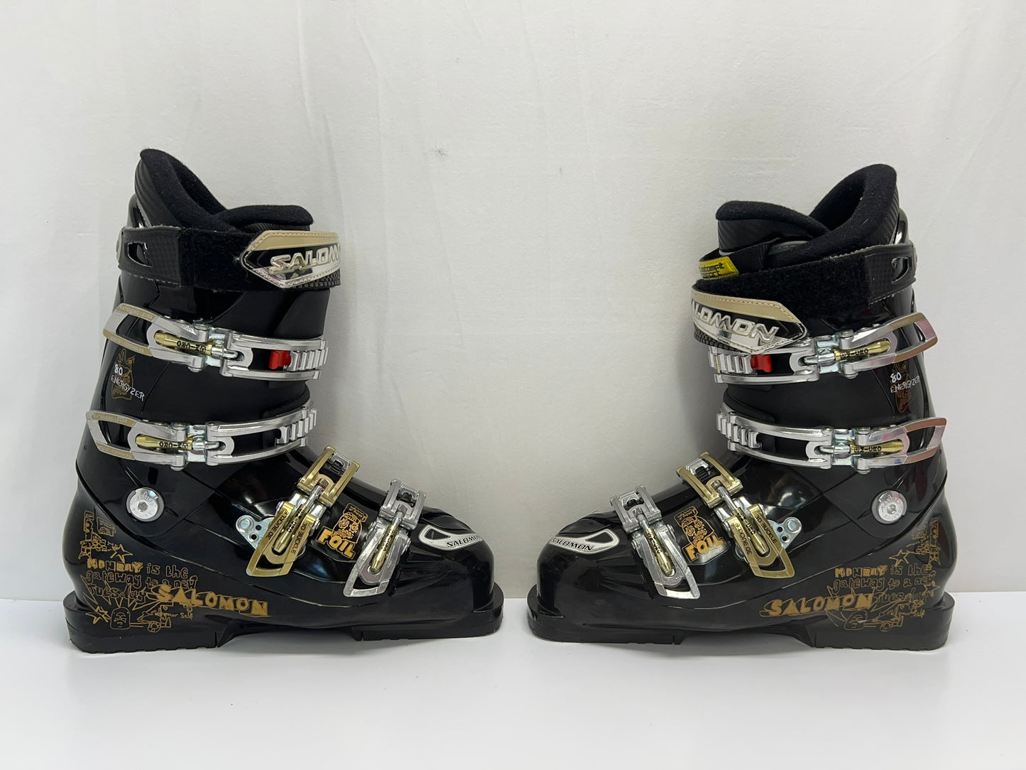 Ski Boots Mondo Size 26.5 Men's Size 8.5 Ladies Size 9.5 307 mm Salomon Foil Black And Gold New Demo Model