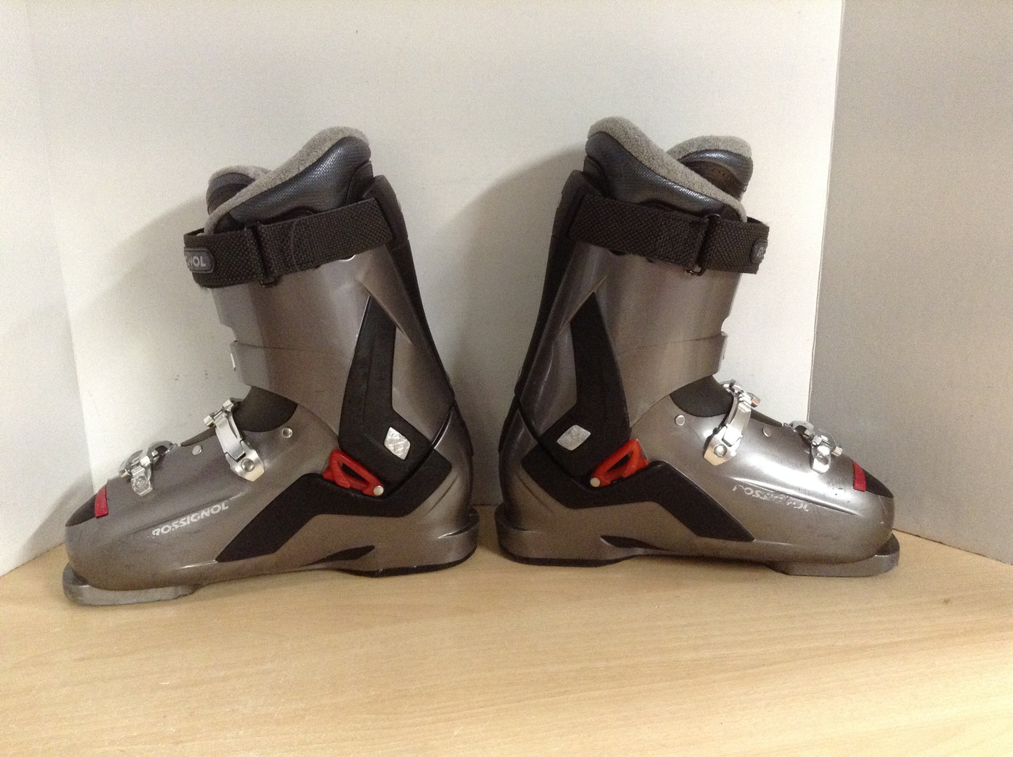 Ski Boots Mondo Size 26.5  Men's Size 8.5 Ladies Size 9.5 309 mm Rossignol Active Grey Black Red