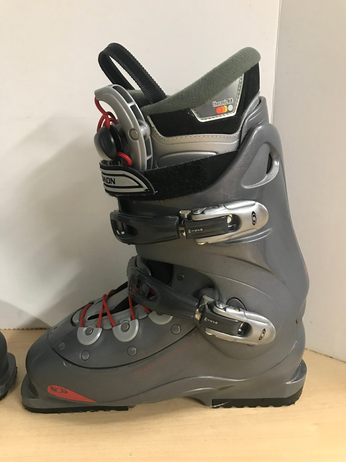 Ski Boots Mondo Size 26.5  Men's Size 8.5 Ladies Size 9.5 Salomon Verse  Grey Red Excellent