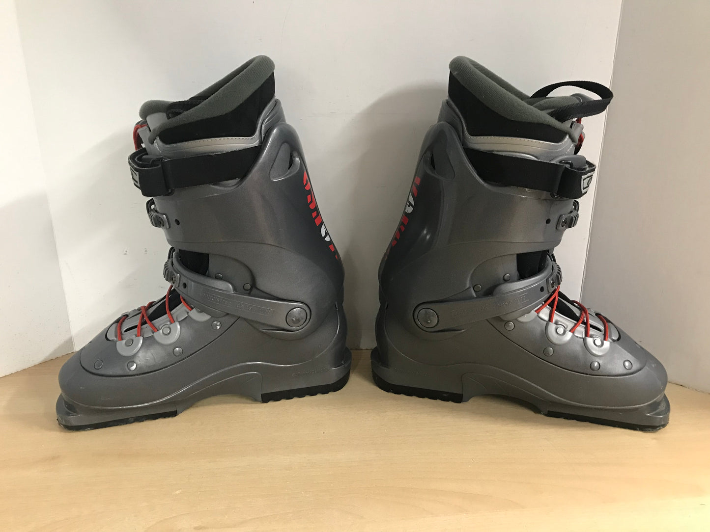 Ski Boots Mondo Size 26.5  Men's Size 8.5 Ladies Size 9.5 Salomon Verse  Grey Red Excellent