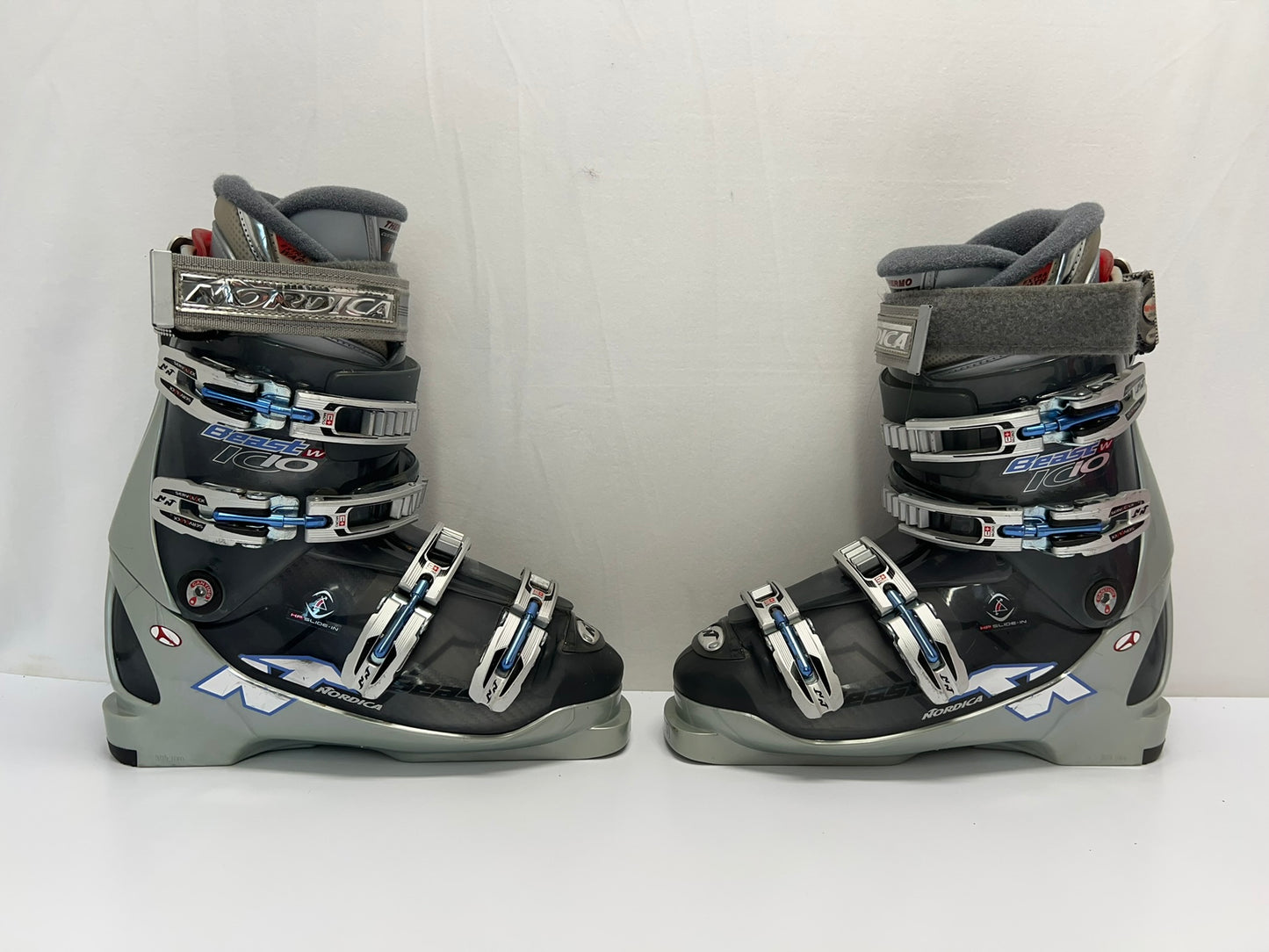 Ski Boots Mondo Size 26.5 Men's Size 8 Ladies Size 9 305 mm Nordica Beast Grey and Blue New Demo Model