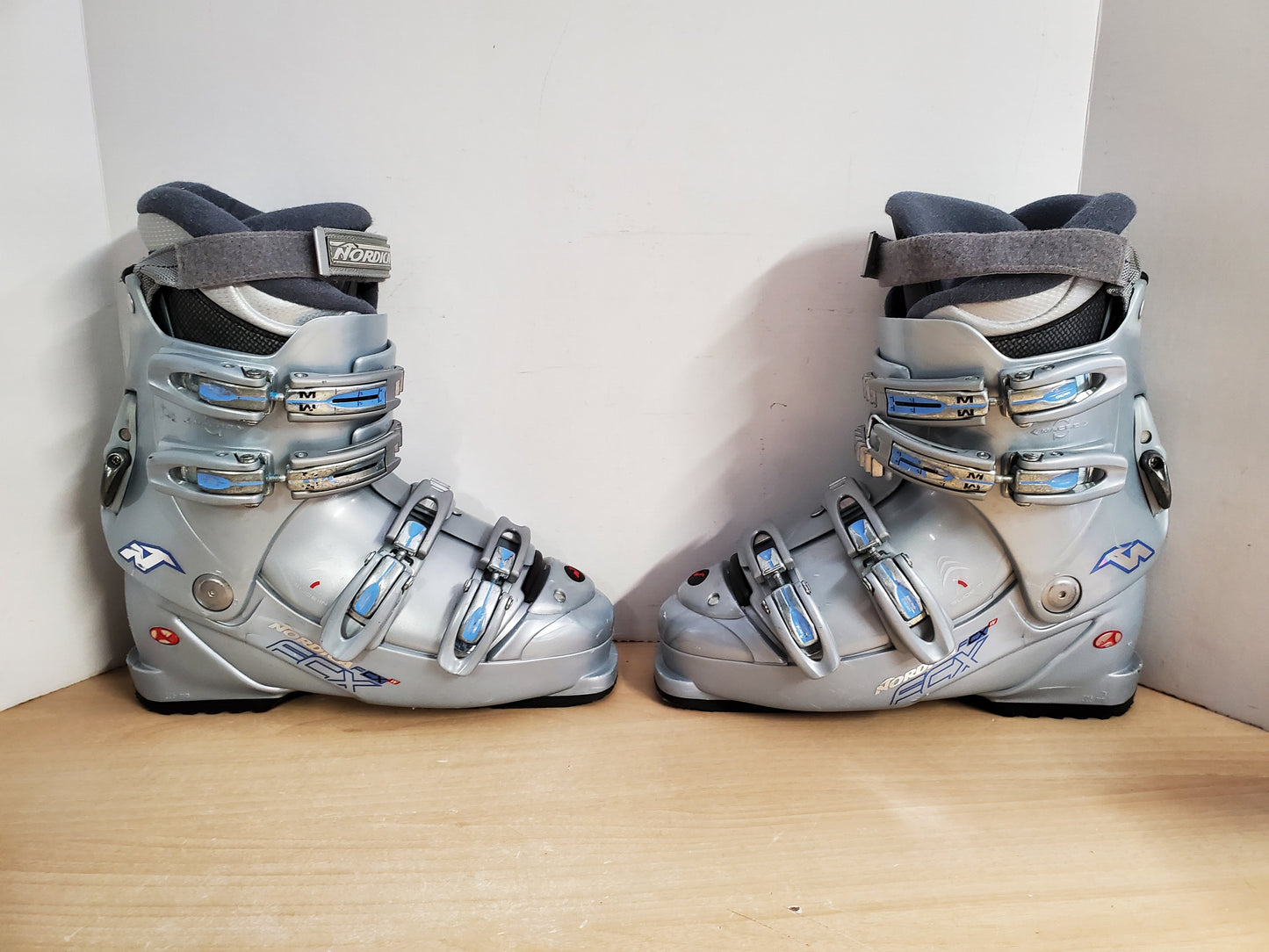 Ski Boots Mondo Size 26.5 Men's Size 8 Ladies Size 9 305 mm Nordica Grey Blue Red
