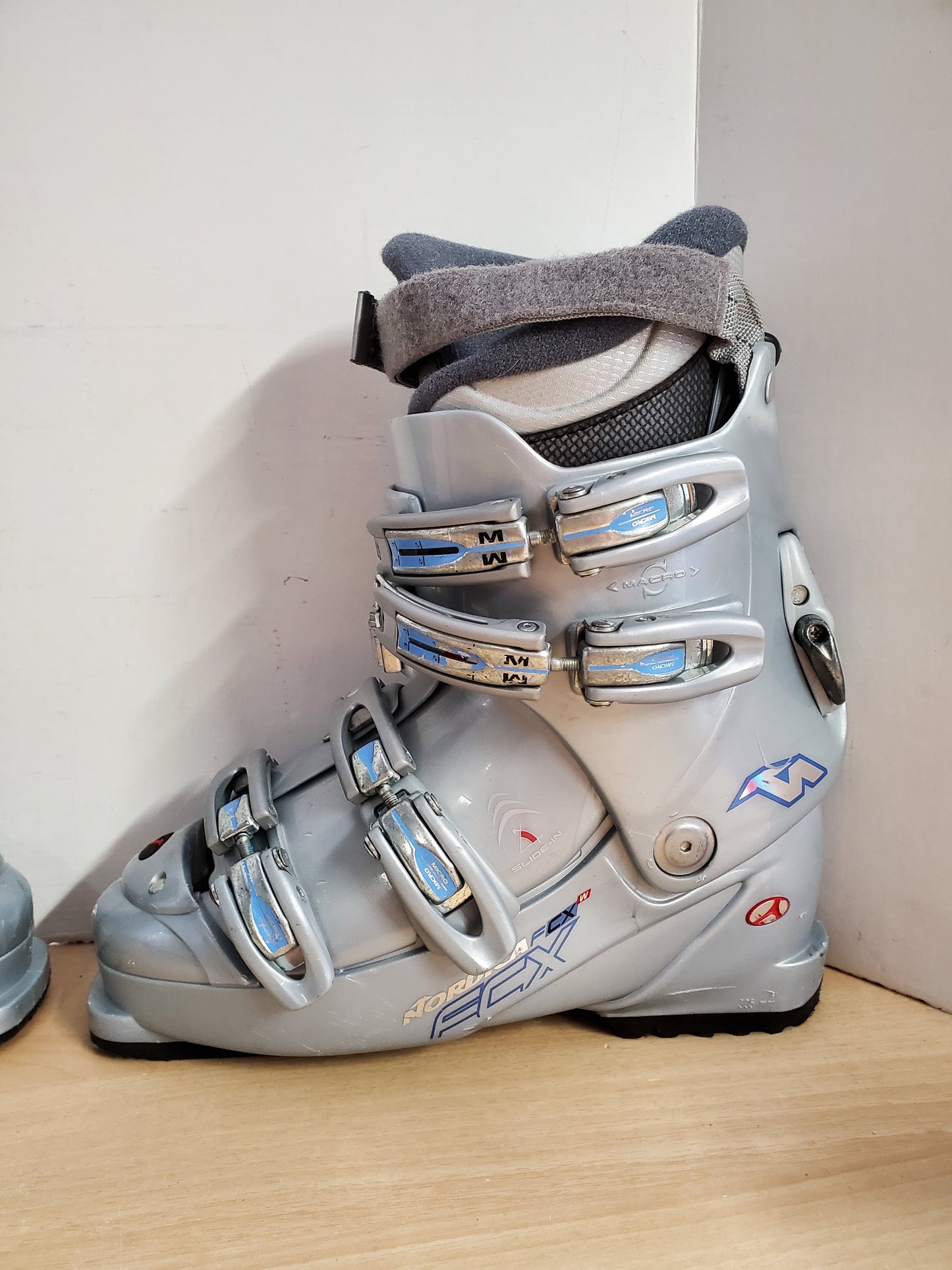Ski Boots Mondo Size 26.5 Men's Size 8 Ladies Size 9 305 mm Nordica Grey Blue Red