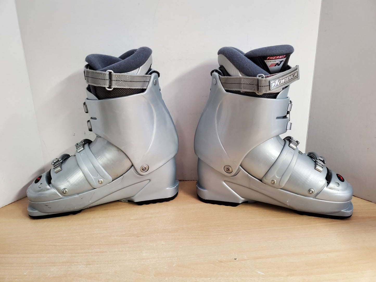 Ski Boots Mondo Size 26.5 Men's Size 8 Ladies Size 9 305 mm Nordica Grey Blue Red