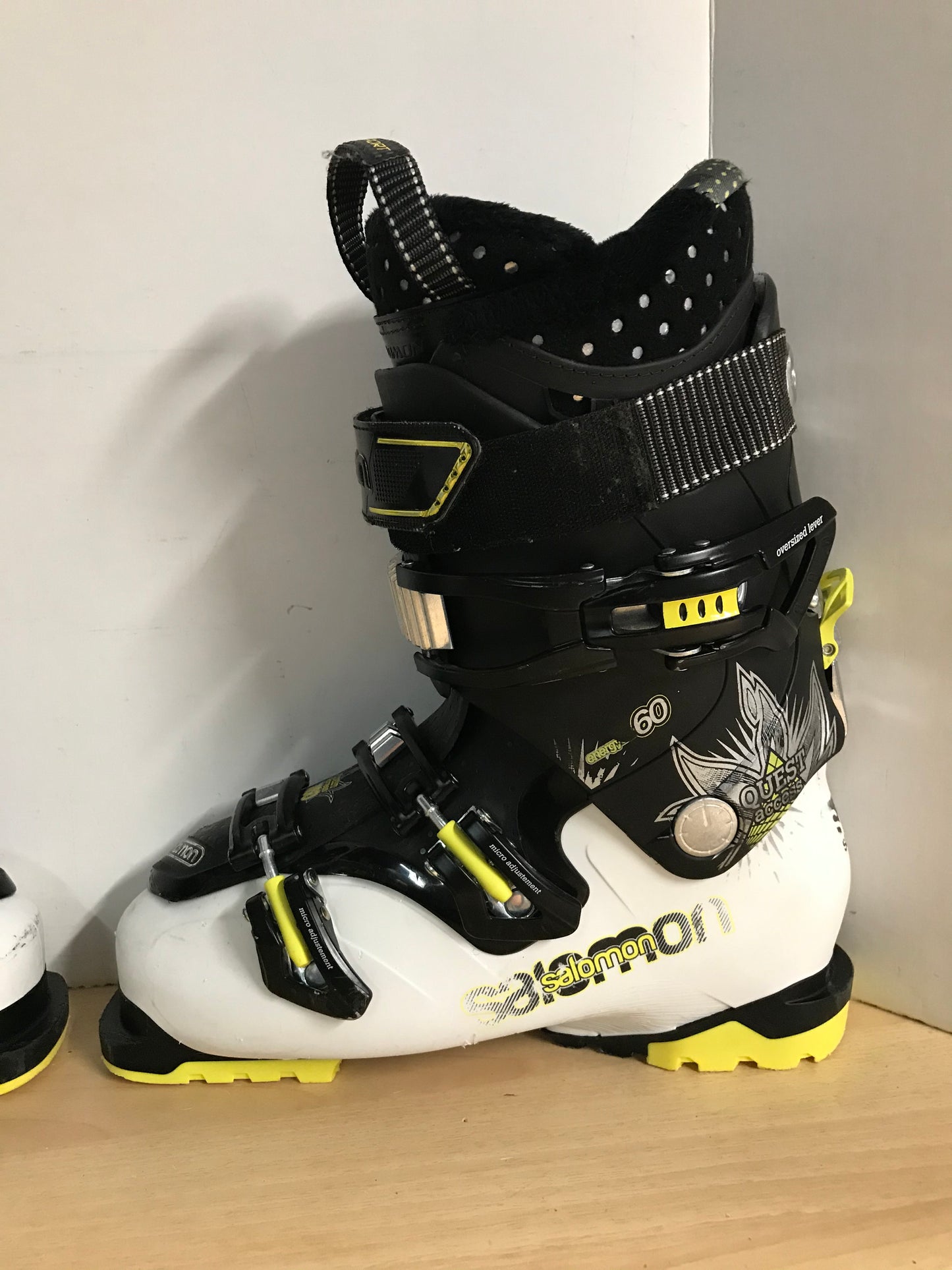Ski Boots Mondo Size 26.5 Men's Size 8 Ladies Size 9 Salomon Black White Yellow