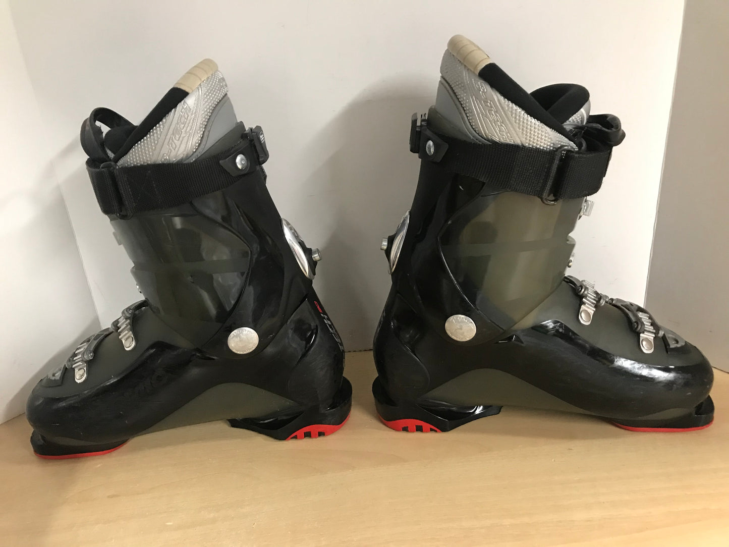 Ski Boots Mondo Size 27.0 Men Size 9 Ladies 8 Atomic B-Tech Some Scratches