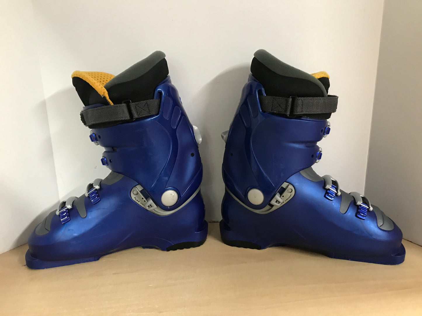 Ski Boots Mondo Size 27.0 Men's Size 9 Ladies Size 10 315 mm Salomon 8.0 Brilliant Blue New Demo Model