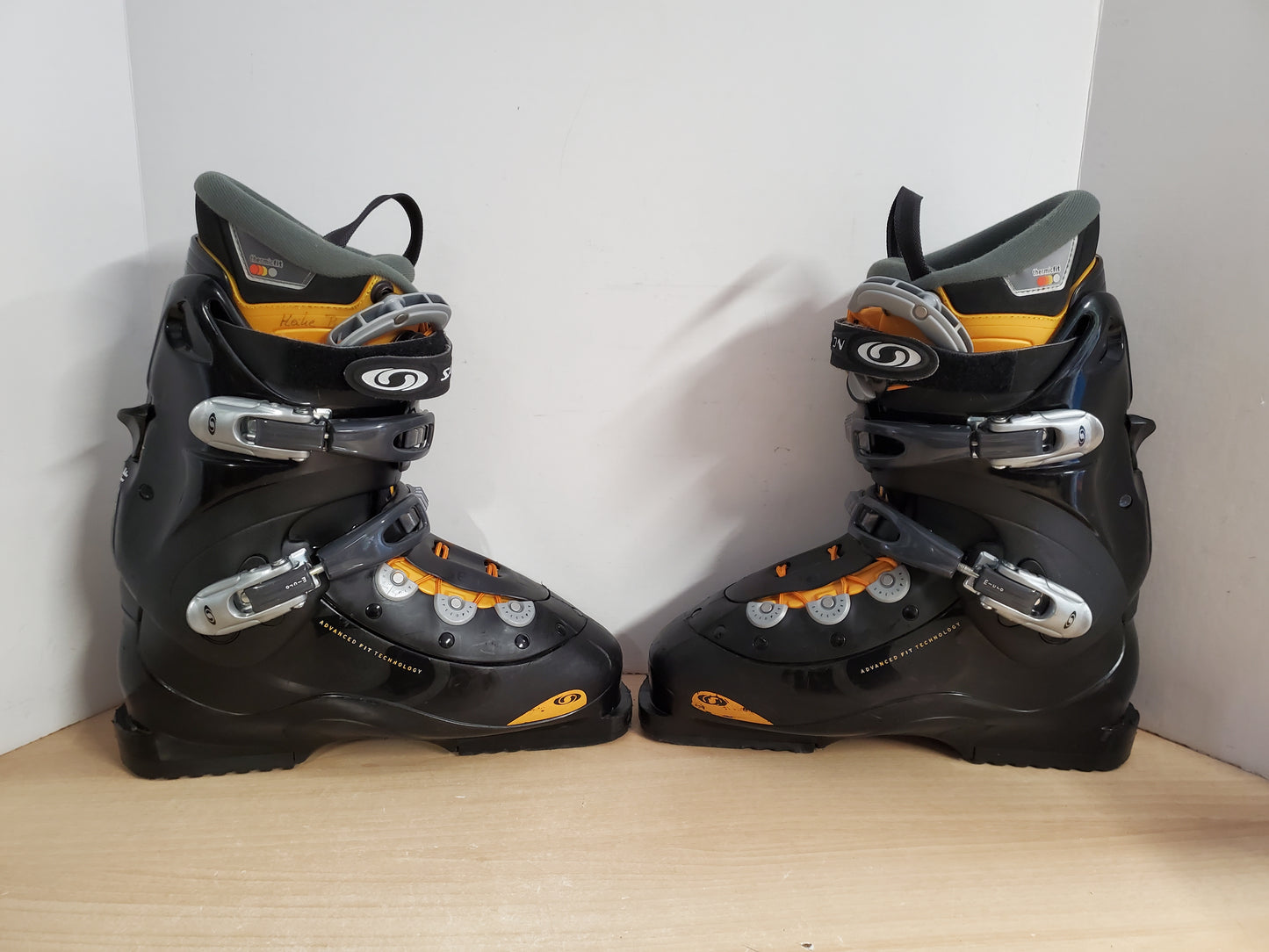 Ski Boots Mondo Size 27.0 Men's Size 9 Ladies Size 10 318 mm Salomon Comfort Black Grey Tangerine