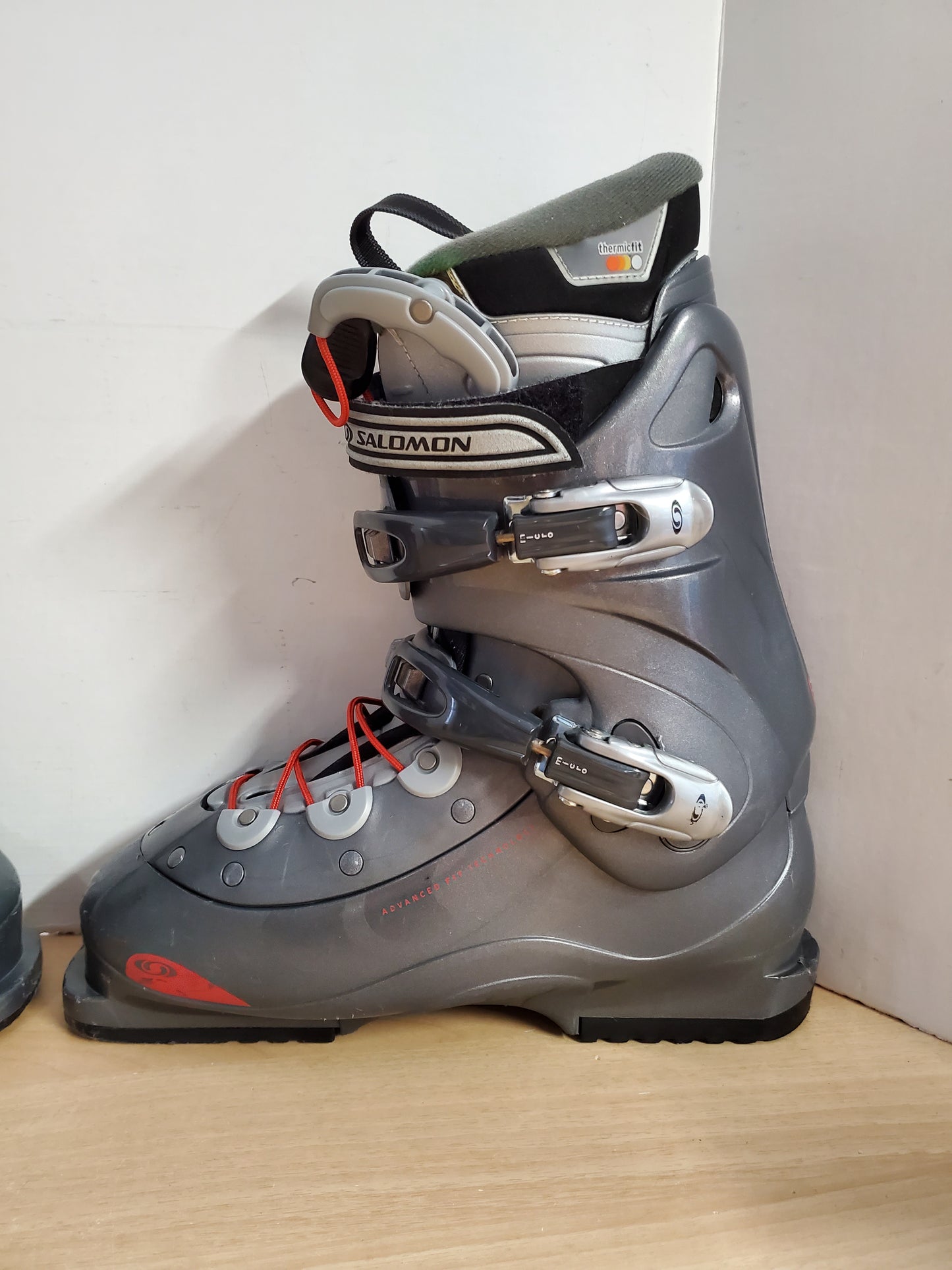 Ski Boots Mondo Size 27.0 Men's Size 9 Ladies Size 10 318 mm Salomon Comfort Grey Red