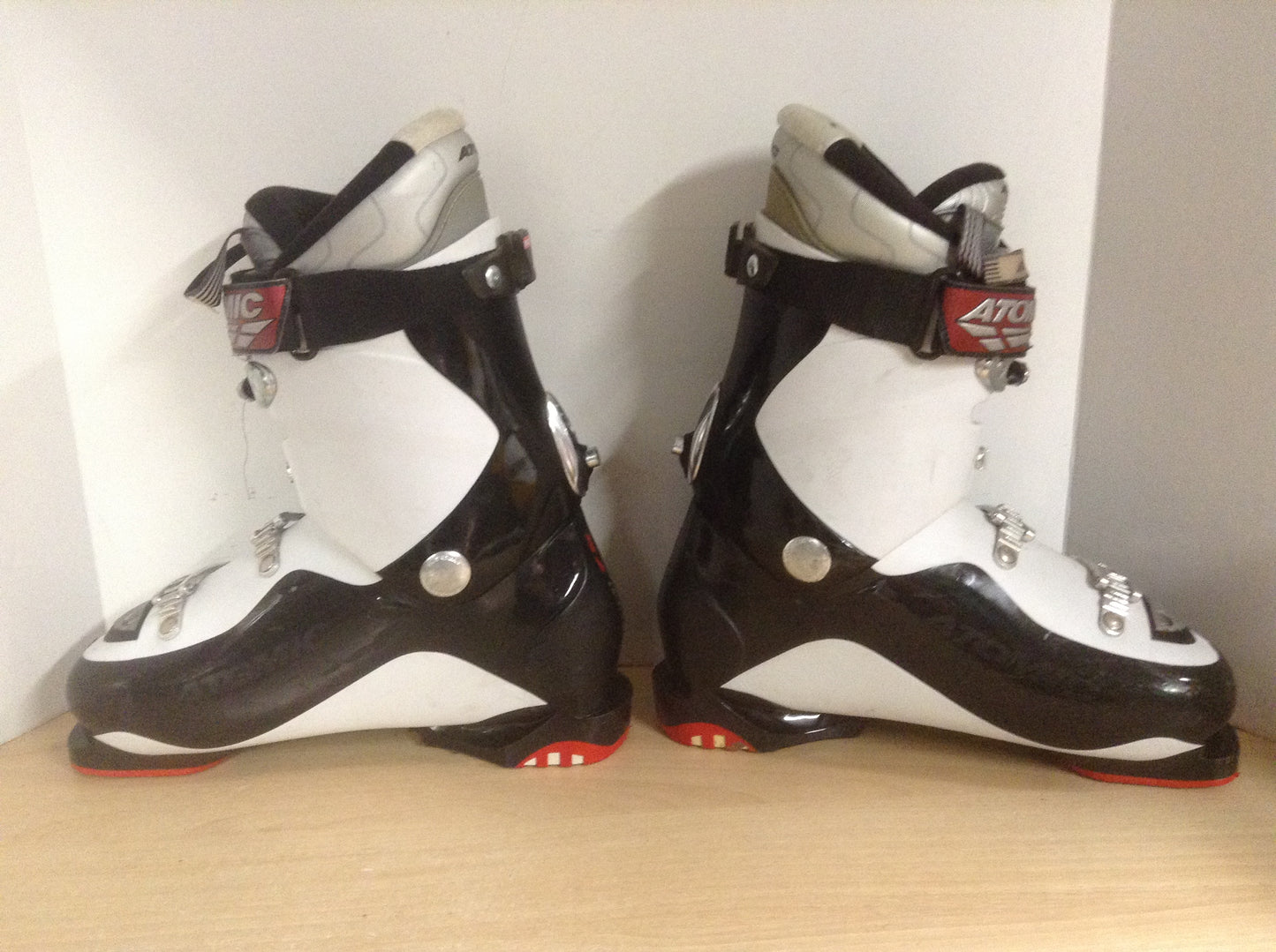Ski Boots Mondo Size 27.5  Men's Size 10 324 mm Atomic White Black Red Excellent
