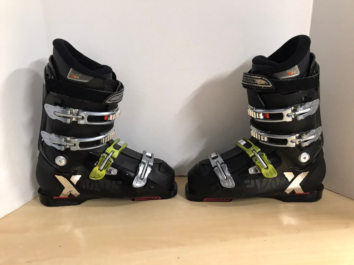 Ski Boots Mondo Size 27.5 Men's Size 9.5 Ladies 10.5 315 mm Salomon Black Red
