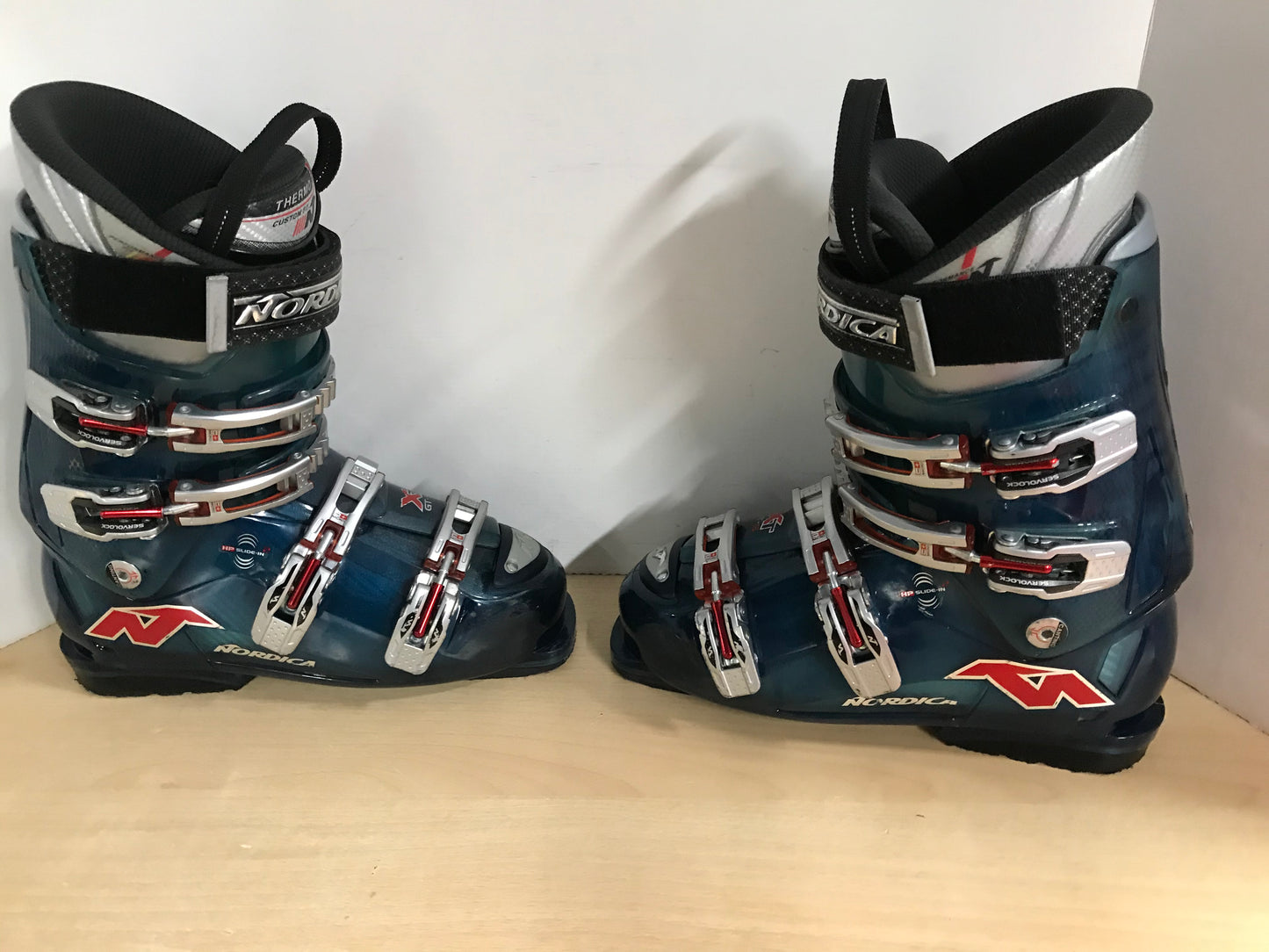 Ski Boots Mondo Size 27.5 Men's Size 9.5 Ladies Size 10.5 315 mm Nordica Custom Marine Blue Black Excellent