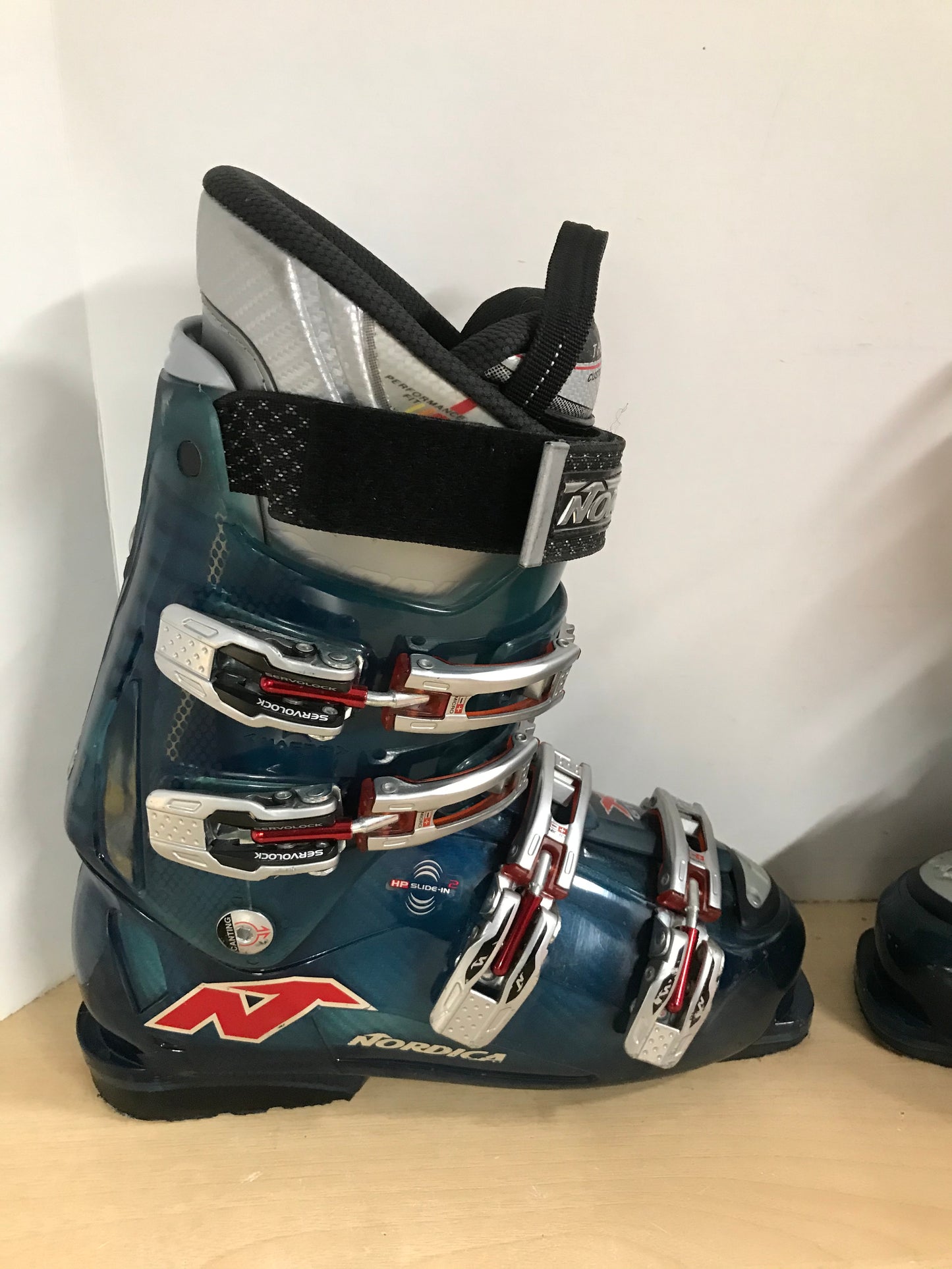 Ski Boots Mondo Size 27.5 Men's Size 9.5 Ladies Size 10.5 315 mm Nordica Custom Marine Blue Black Excellent
