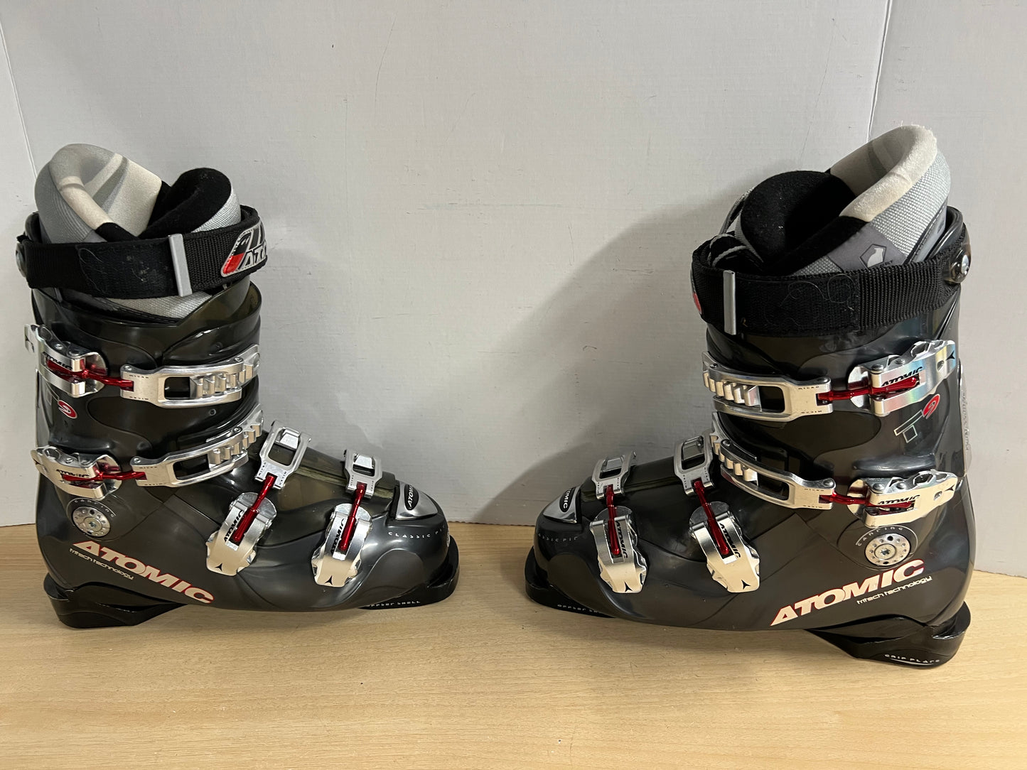 Ski Boots Mondo Size 27.5 Men's Size 9.5  Ladies Size 10.5 317 mm Atomic Grey Red Excellent