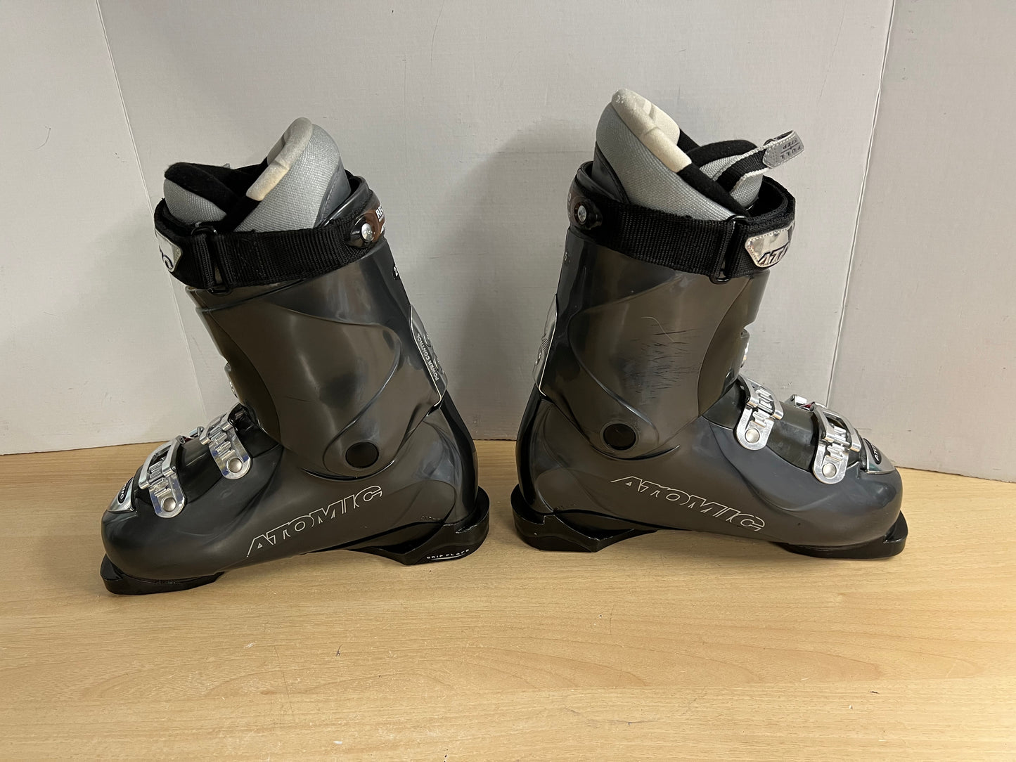Ski Boots Mondo Size 27.5 Men's Size 9.5  Ladies Size 10.5 317 mm Atomic Grey Red Excellent