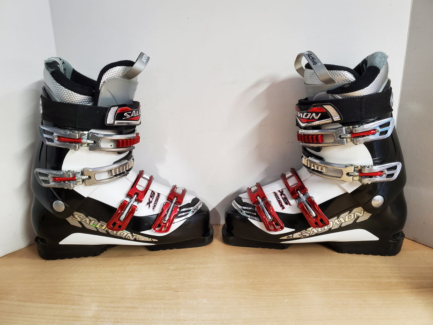 Ski Boots Mondo Size 27.5 Men's Size 9 Ladies Size 10  317 mm Salomon Mission Black White Red Excellent