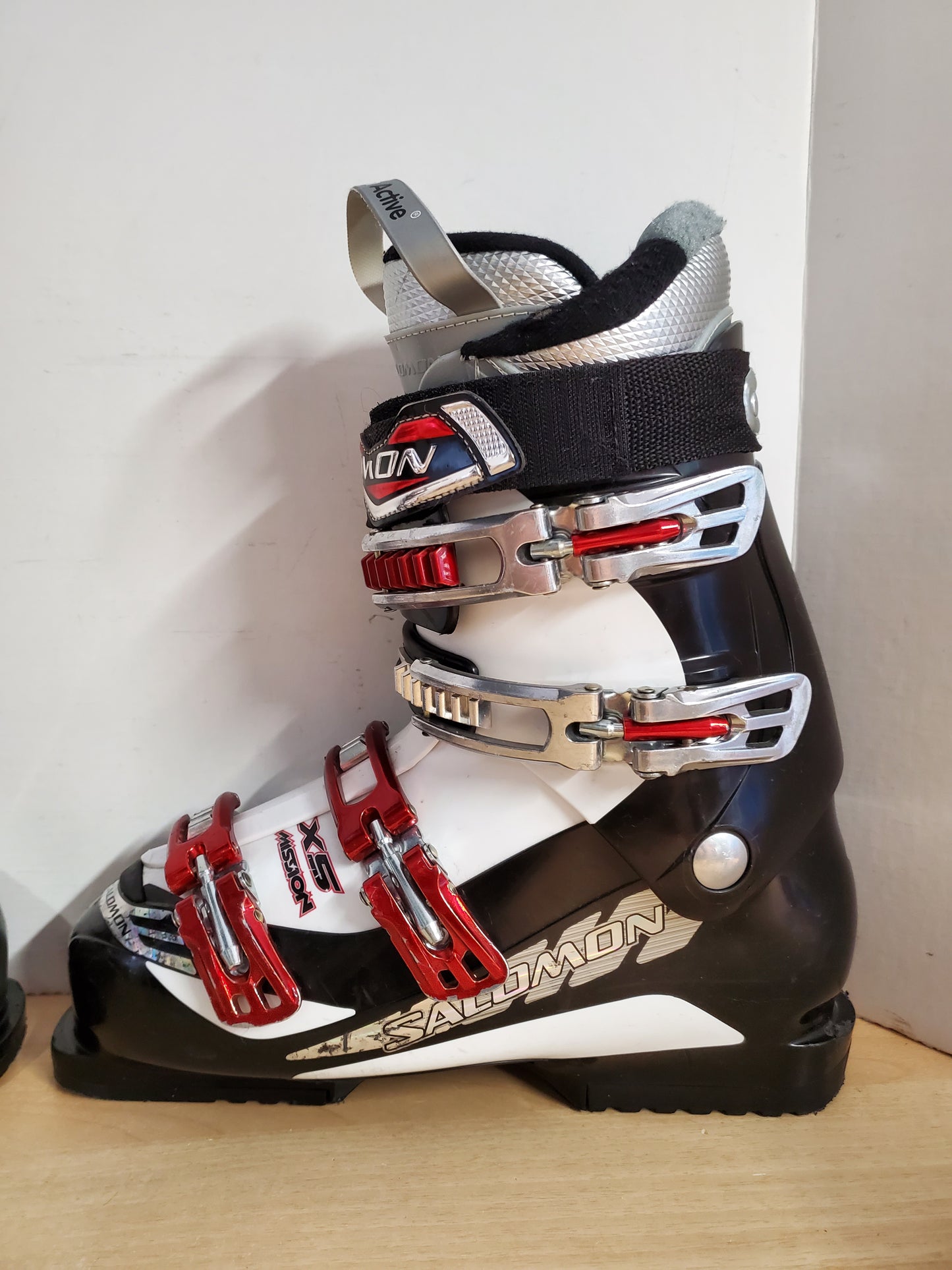 Ski Boots Mondo Size 27.5 Men's Size 9 Ladies Size 10  317 mm Salomon Mission Black White Red Excellent
